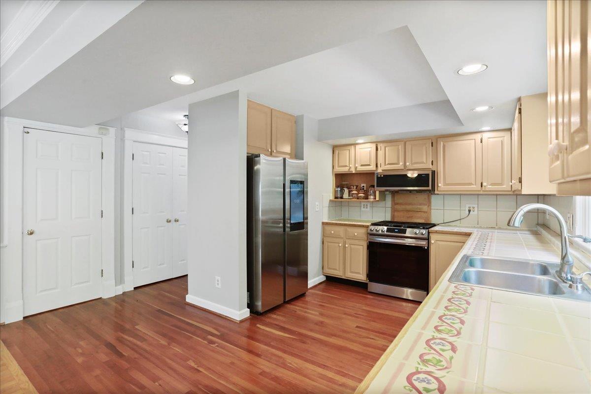 Mcgaheysville, Virginia, 22840, United States, 4 Bedrooms Bedrooms, ,4 BathroomsBathrooms,Residential,For Sale,1877155