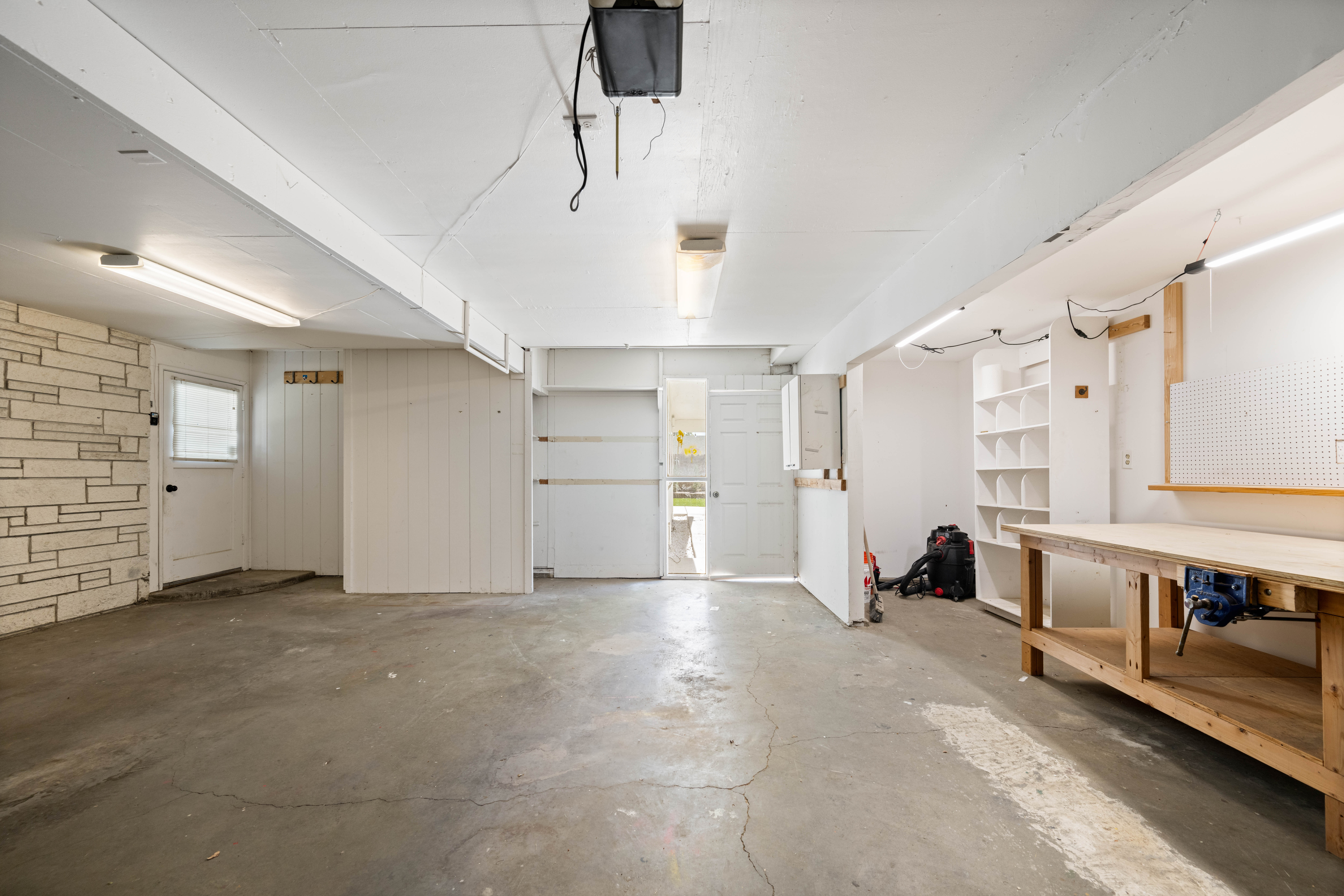 Fully Updated Kitchen, Bathrooms, Floors & More - 物件實景