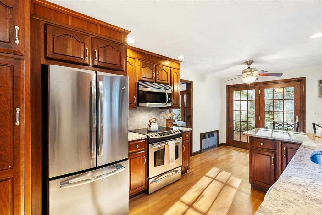 Malden, Massachusetts, 02148, United States, 3 Bedrooms Bedrooms, ,2 BathroomsBathrooms,Residential,For Sale,1942894