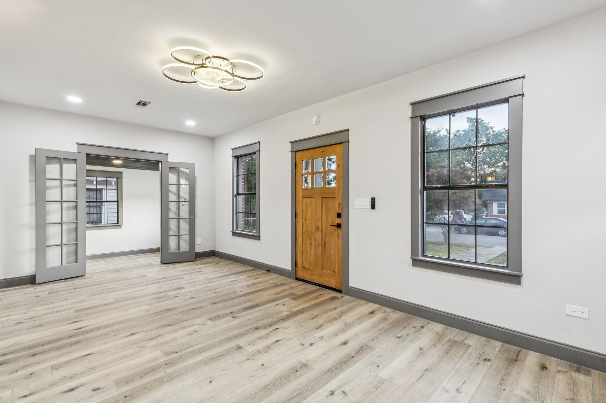 Dallas, Texas, 75208, United States, 3 Bedrooms Bedrooms, ,3 BathroomsBathrooms,Residential,For Sale,1926377