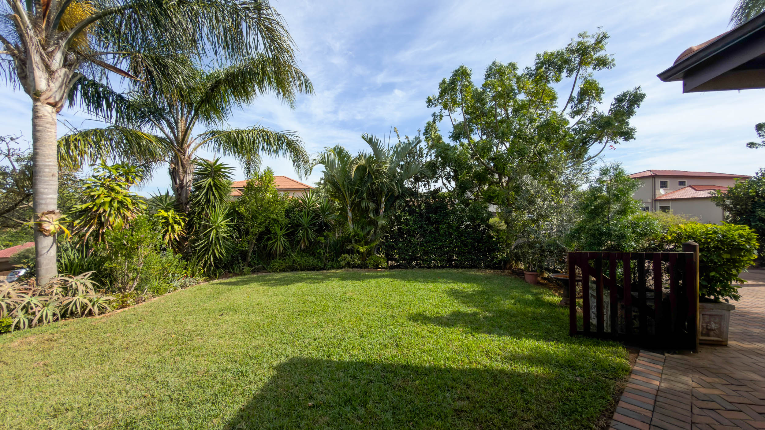  Forest Retreat with Solar Power and Exceptional Outdoor Living in Seaward Estate - 物件實景