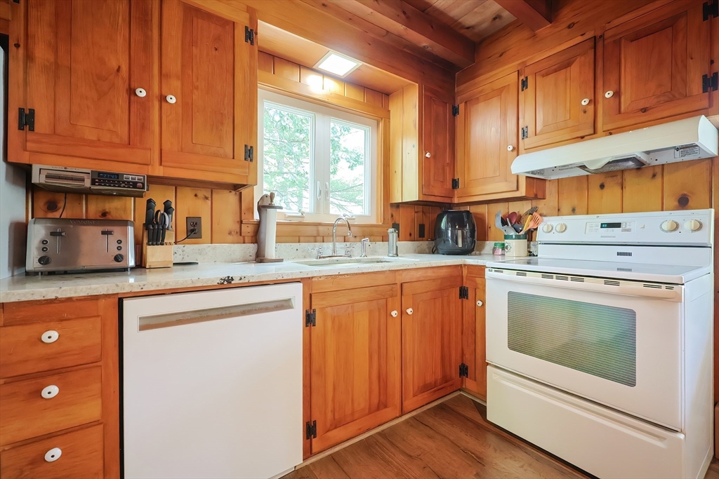 Ayer, Massachusetts, 01432, United States, 4 Bedrooms Bedrooms, ,3 BathroomsBathrooms,Residential,For Sale,1896806