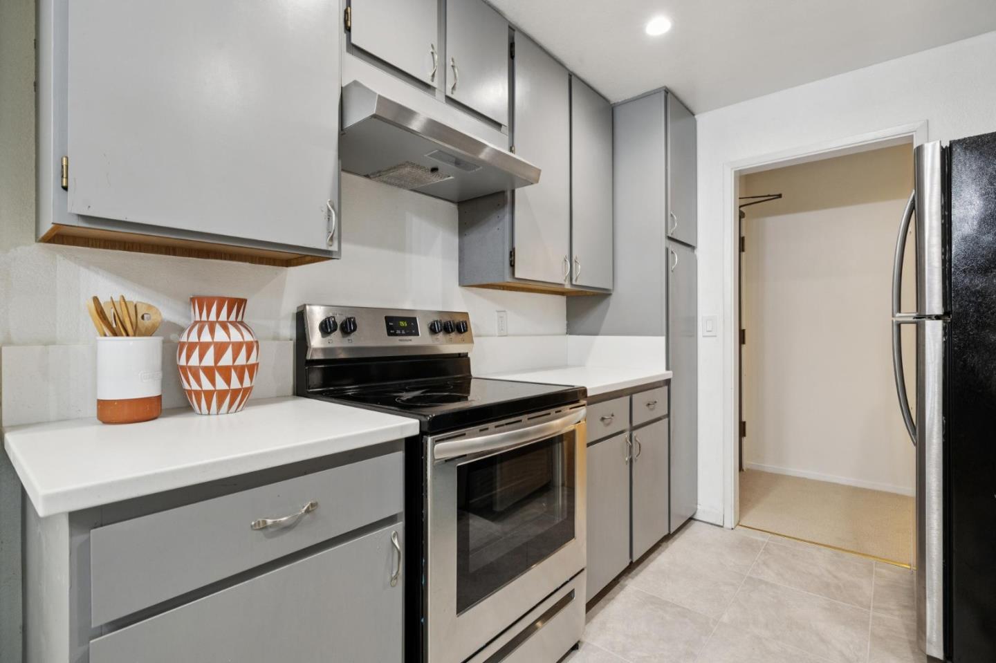 San Bruno, California, 94066, United States, 2 Bedrooms Bedrooms, ,2 BathroomsBathrooms,Residential,For Sale,1856521