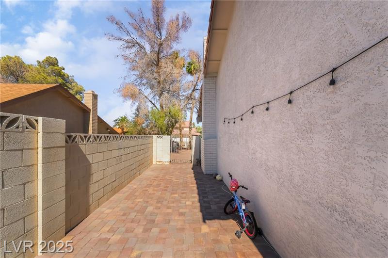 Henderson, Nevada, 89014, United States, 4 Bedrooms Bedrooms, ,2 BathroomsBathrooms,Residential,For Sale,1977160