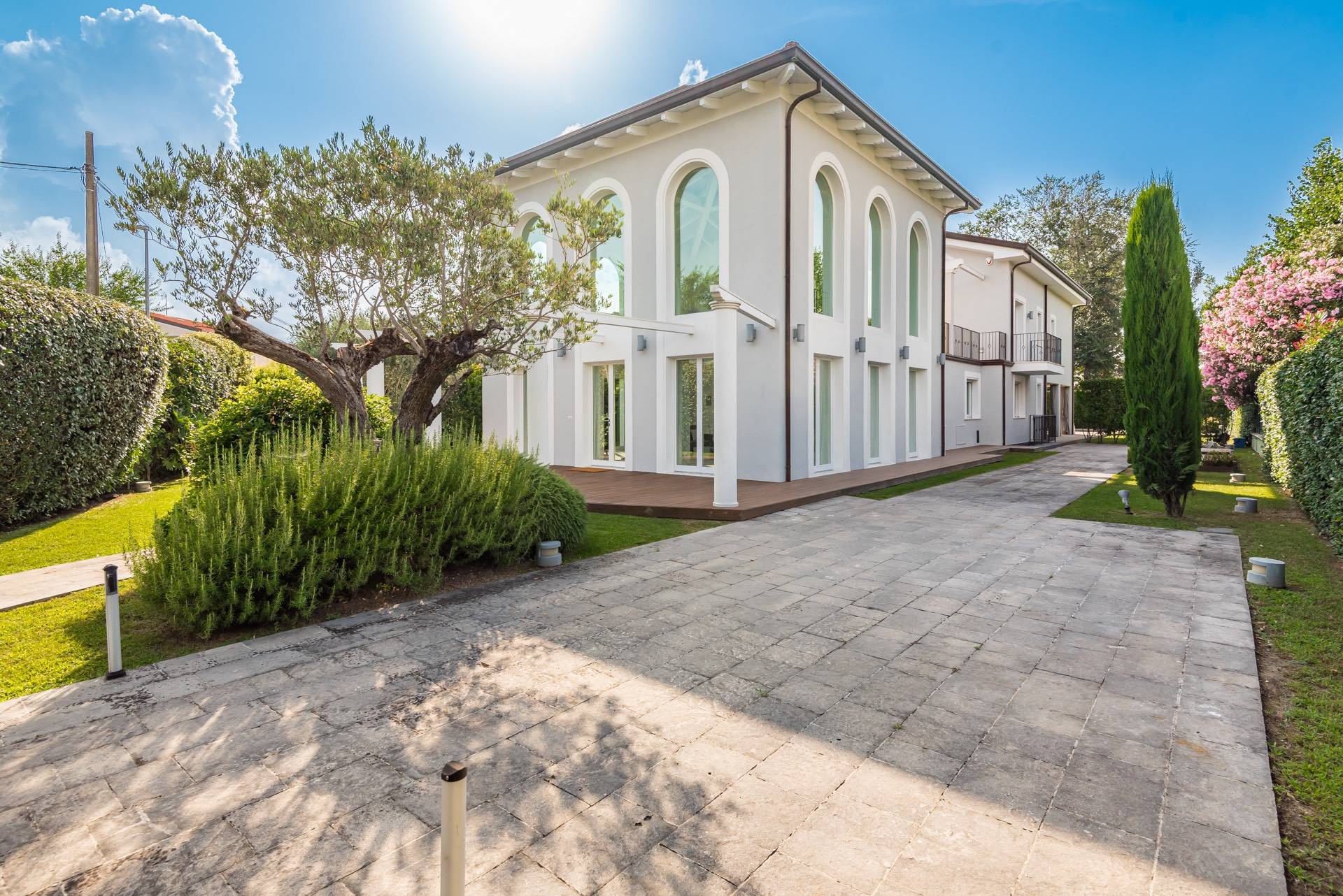 Forte dei Marmi, Lucca, 55042, IT, 5 Bedrooms Bedrooms, ,9 BathroomsBathrooms,Residential,For Sale,1950777