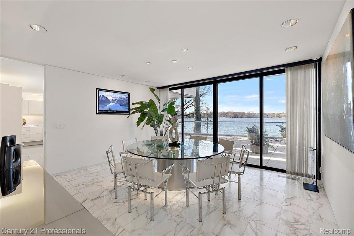 BloomfieldHills, Michigan, 48301, United States, 4 Bedrooms Bedrooms, ,5 BathroomsBathrooms,Residential,For Sale,1996516