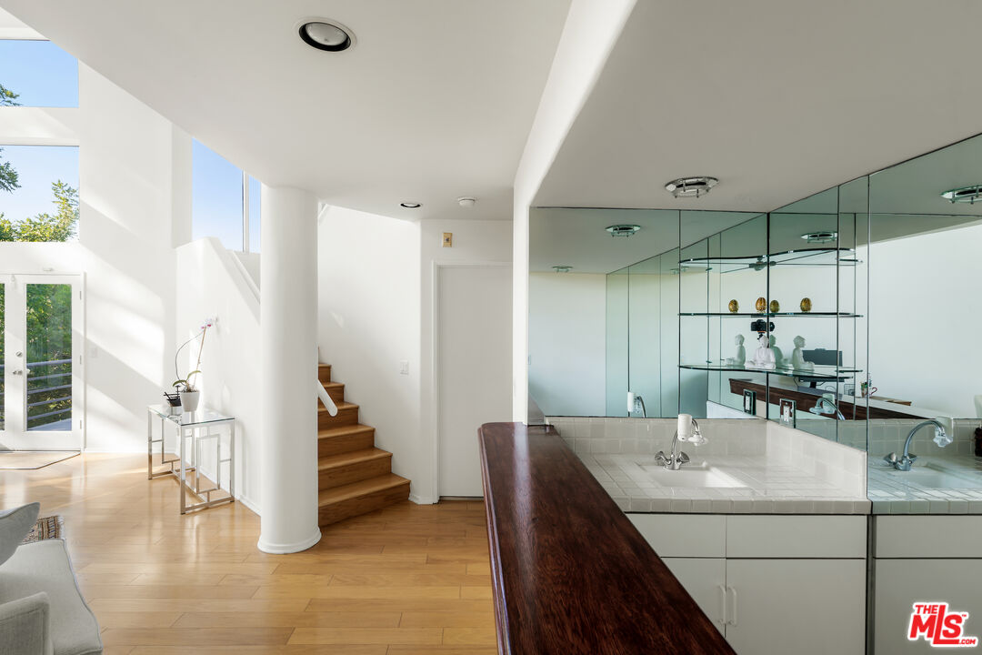 Los Angeles, California, 90068, United States, 3 Bedrooms Bedrooms, ,3 BathroomsBathrooms,Residential,For Sale,1913161