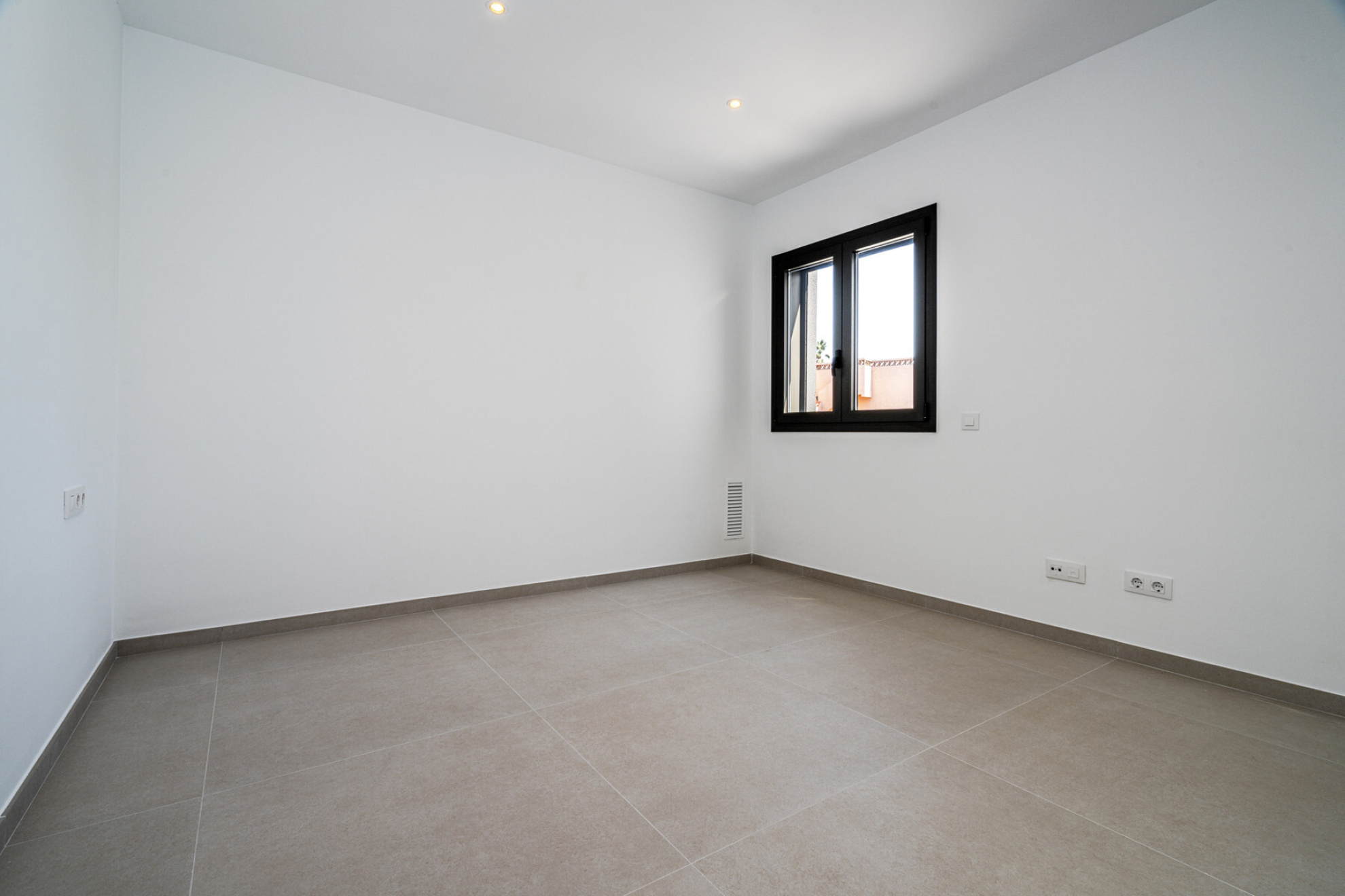  Newly built house in a privileged residential area near the beach. - 物件實景
