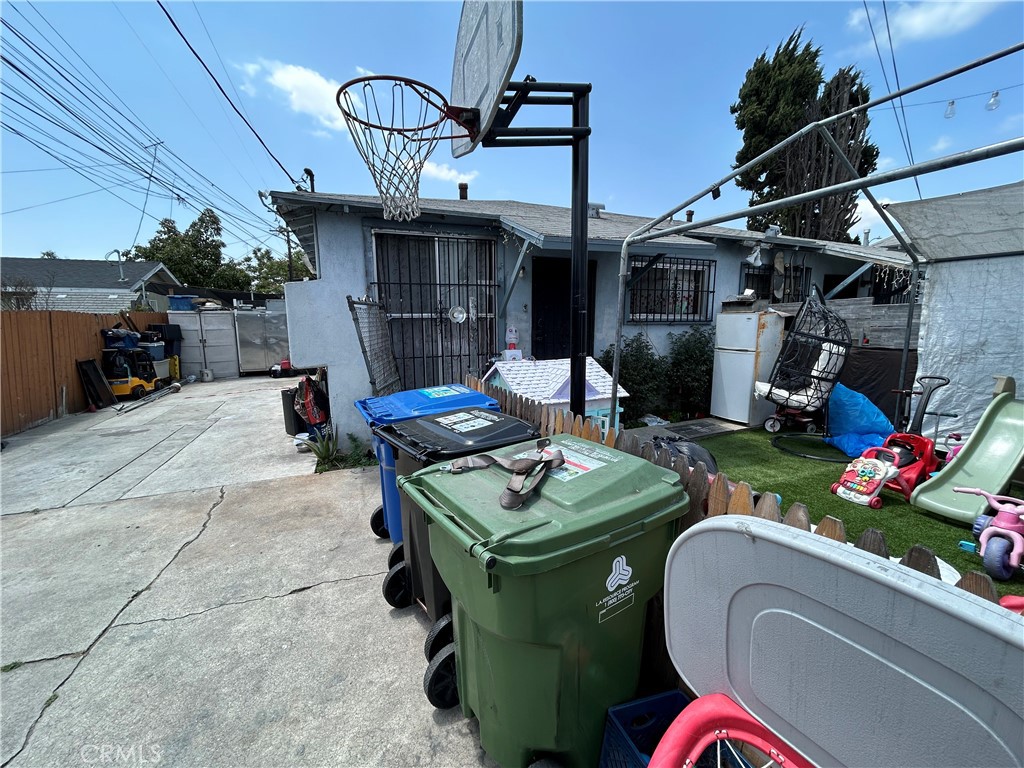 Los Angeles, California, 90011, United States, ,Residential,For Sale,1872569