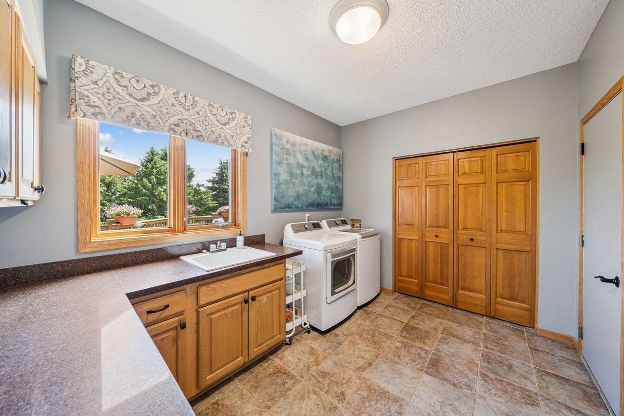 Woodbury, Minnesota, 55125, United States, 5 Bedrooms Bedrooms, ,3 BathroomsBathrooms,Residential,For Sale,1959198