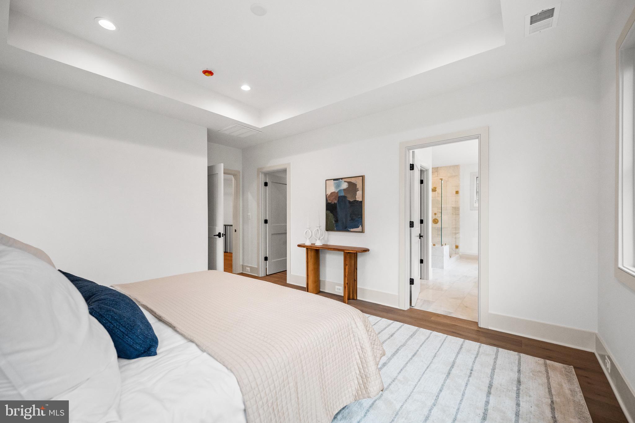 Arlington, Virginia, 22207, United States, 4 Bedrooms Bedrooms, ,5 BathroomsBathrooms,Residential,For Sale,1990203