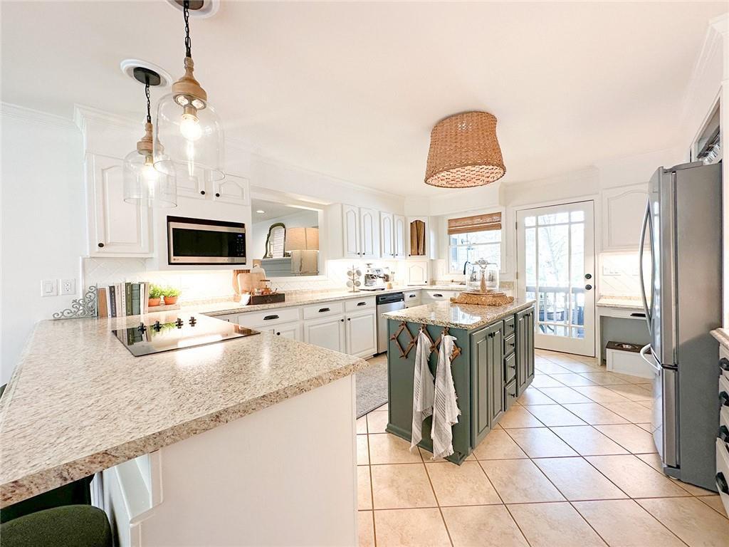 Calhoun, Georgia, 30701, United States, 3 Bedrooms Bedrooms, ,3 BathroomsBathrooms,Residential,For Sale,1758787
