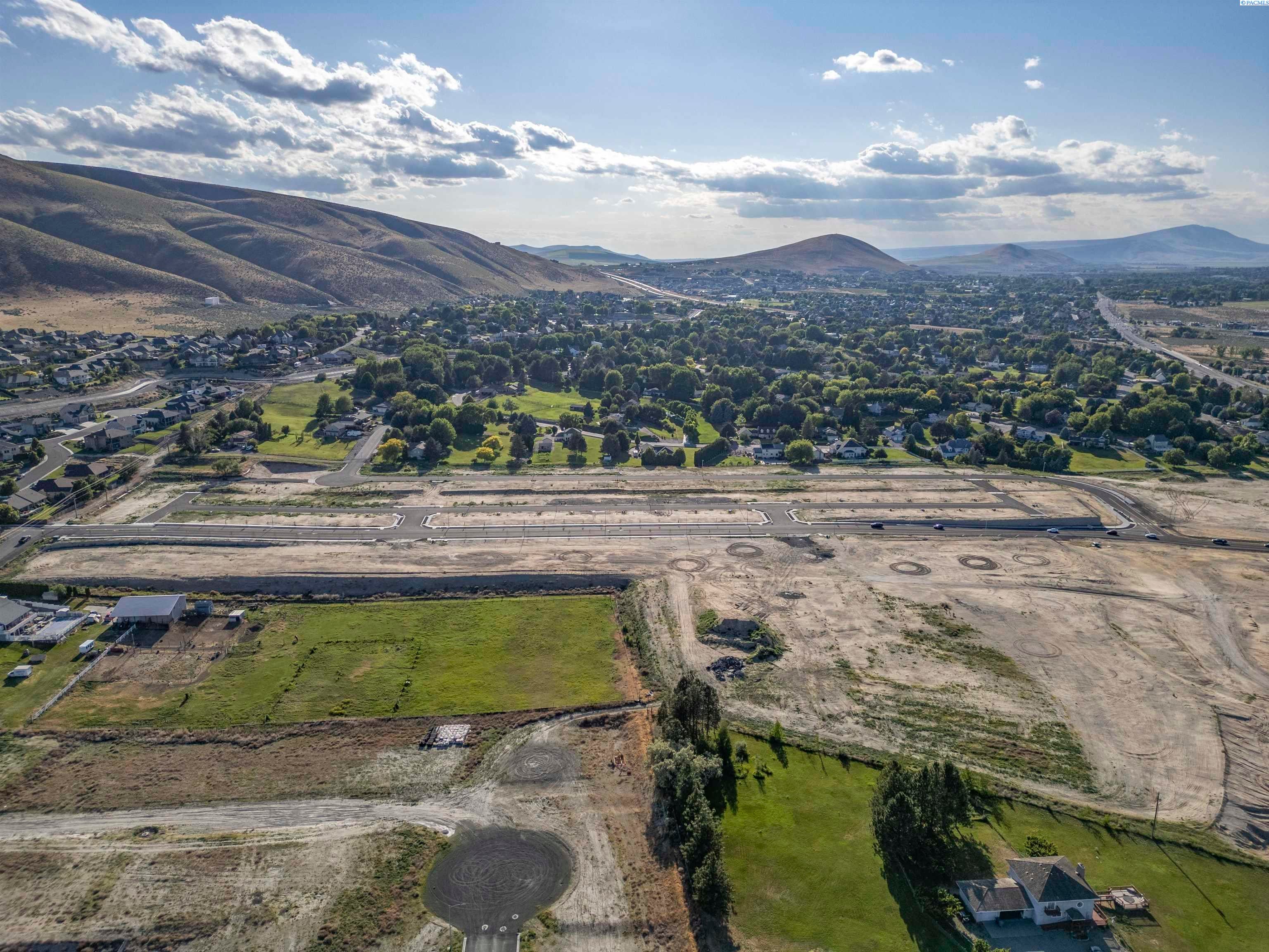 Richland, Washington, 99352, United States, 4 Bedrooms Bedrooms, ,2 BathroomsBathrooms,Residential,For Sale,1983141