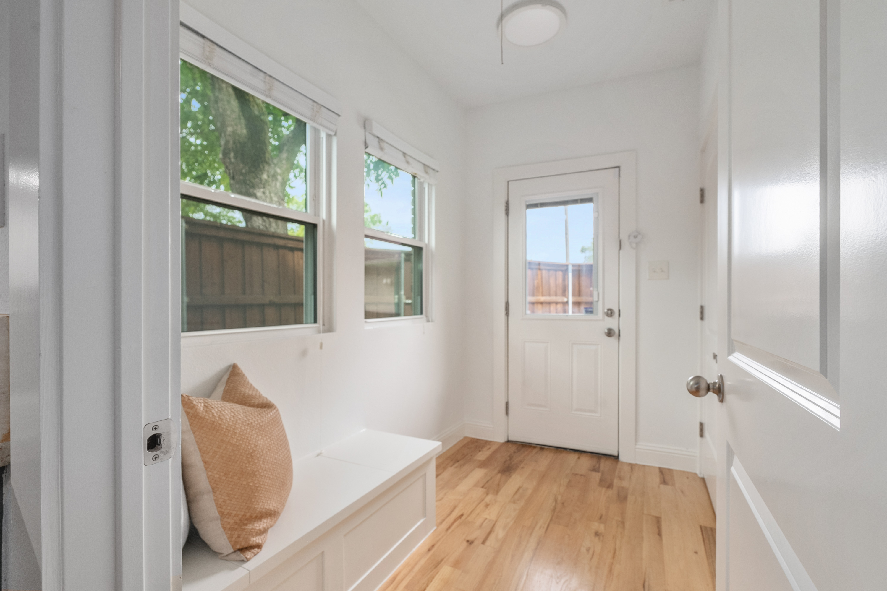  Classic East Dallas Craftsman with Refined Modern Updates - 物件實景