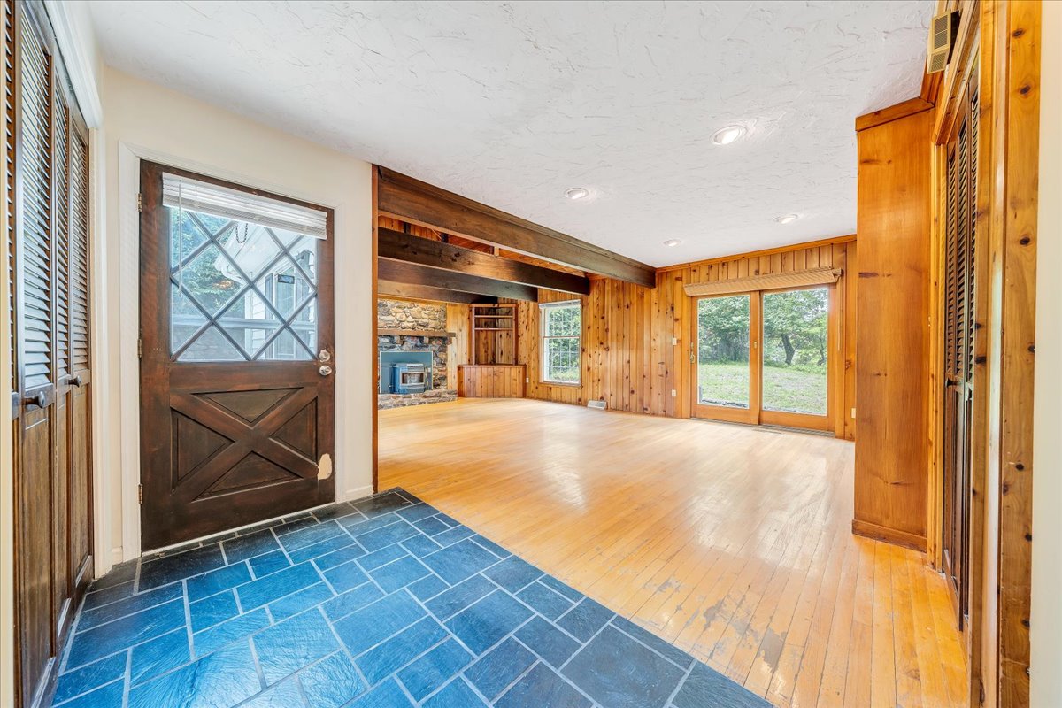 Roanoke, Virginia, 24015, United States, 5 Bedrooms Bedrooms, ,3 BathroomsBathrooms,Residential,For Sale,2043623