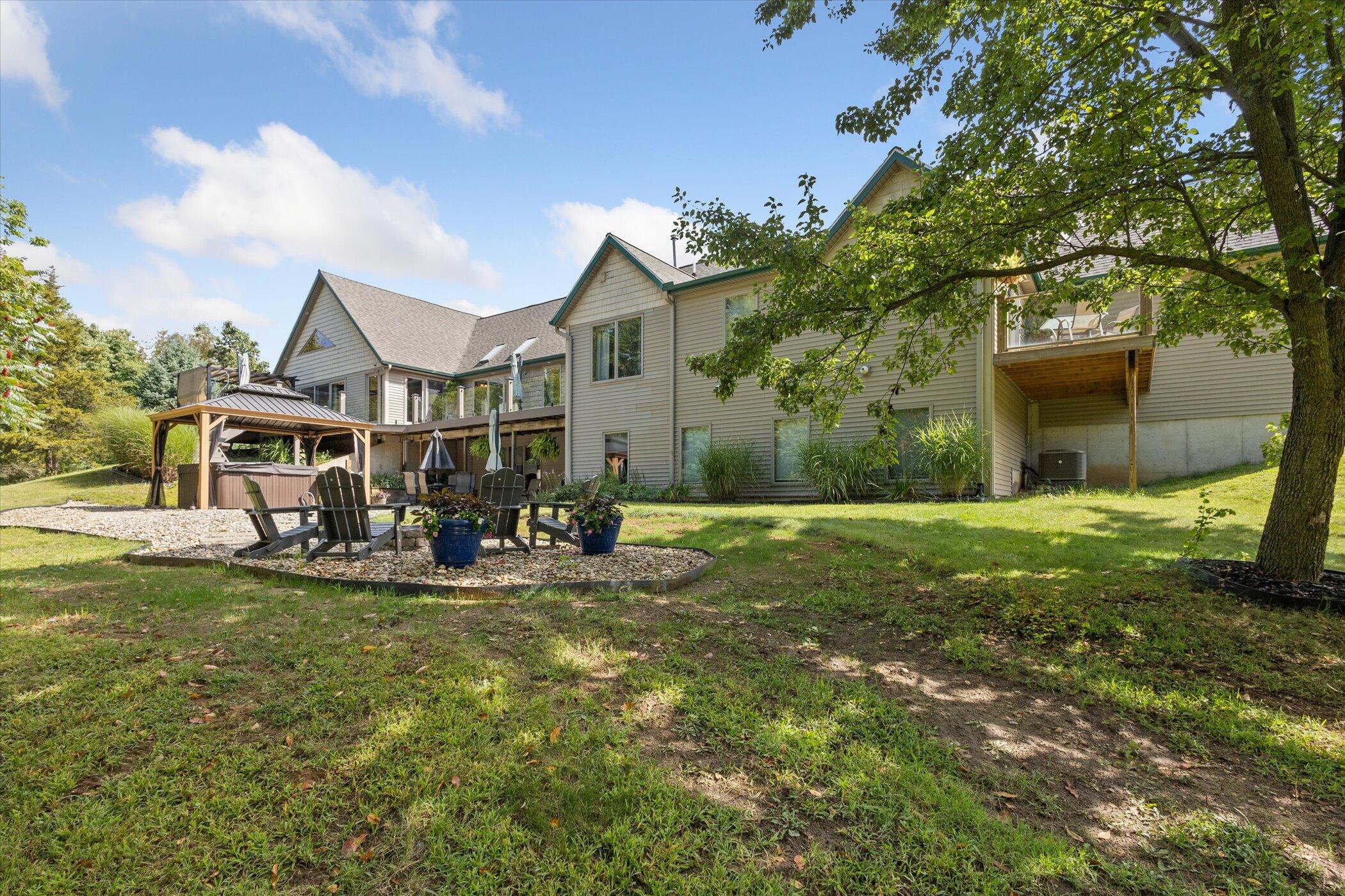 Horton, Michigan, 49246, United States, 5 Bedrooms Bedrooms, ,4 BathroomsBathrooms,Residential,For Sale,1940330
