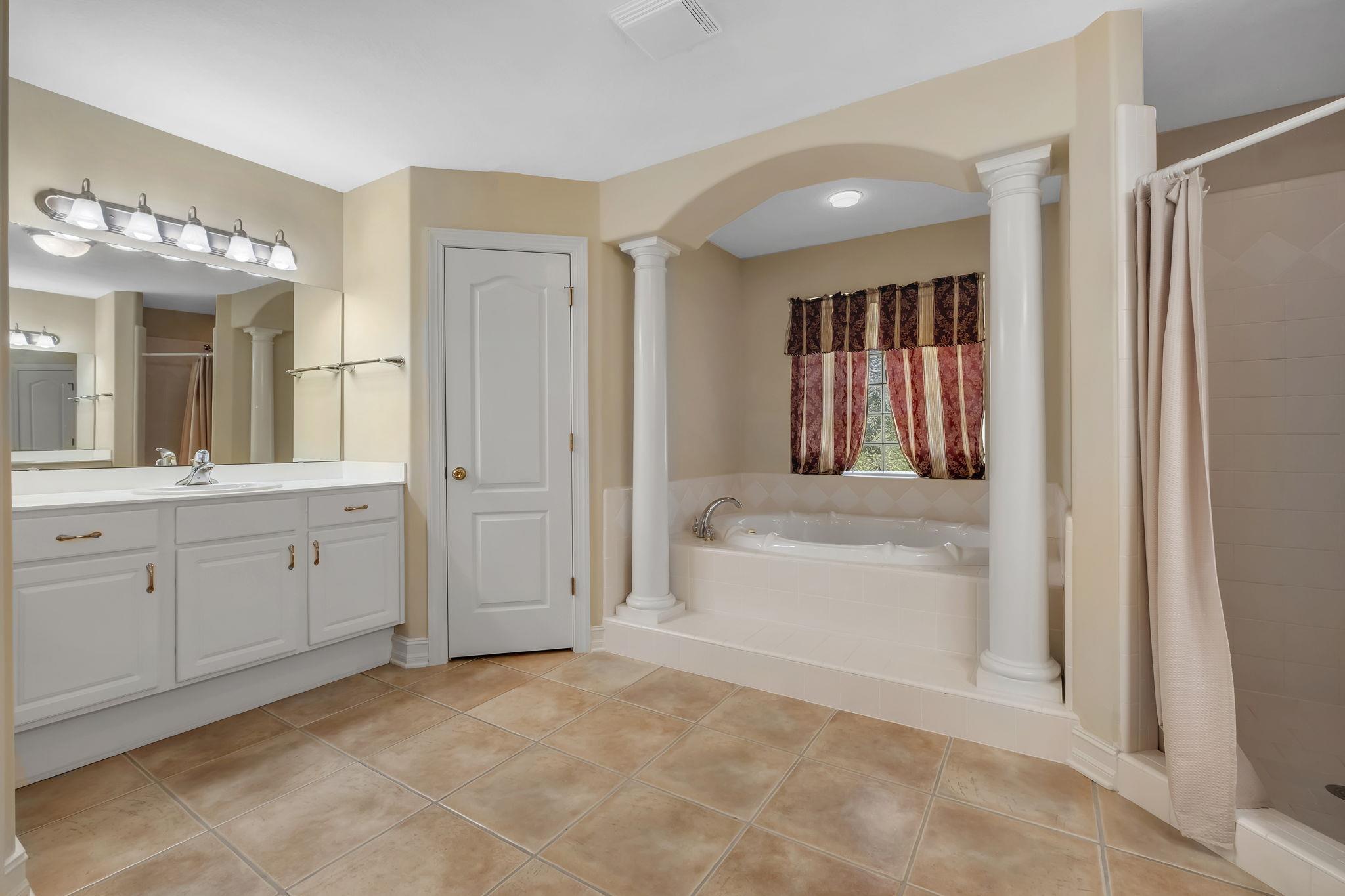 Tallahassee, Florida, 32312, United States, 4 Bedrooms Bedrooms, ,3 BathroomsBathrooms,Residential,For Sale,1966358