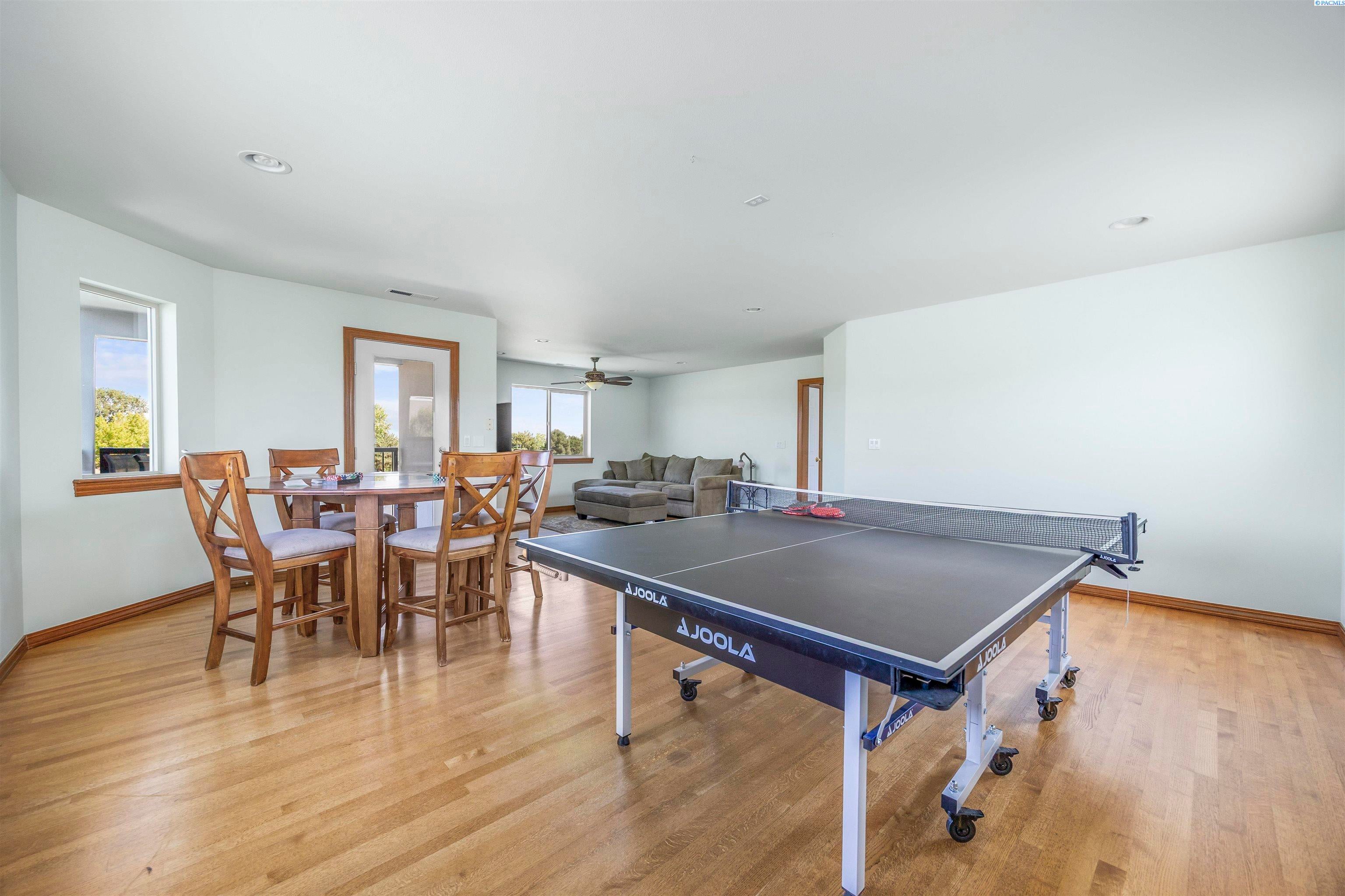 Richland, Washington, 99354, United States, 4 Bedrooms Bedrooms, ,3 BathroomsBathrooms,Residential,For Sale,1998079