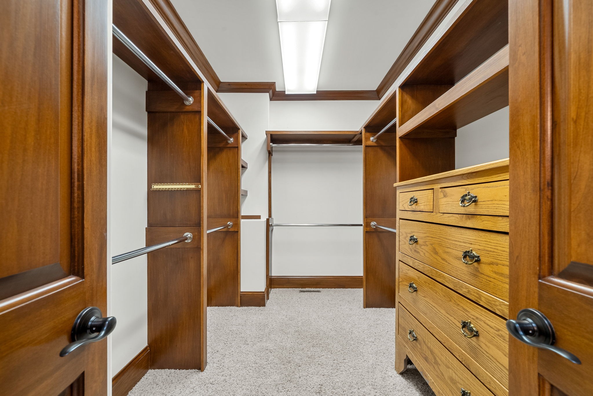 Clarksville, Tennessee, 37040, United States, 4 Bedrooms Bedrooms, ,4 BathroomsBathrooms,Residential,For Sale,1981354