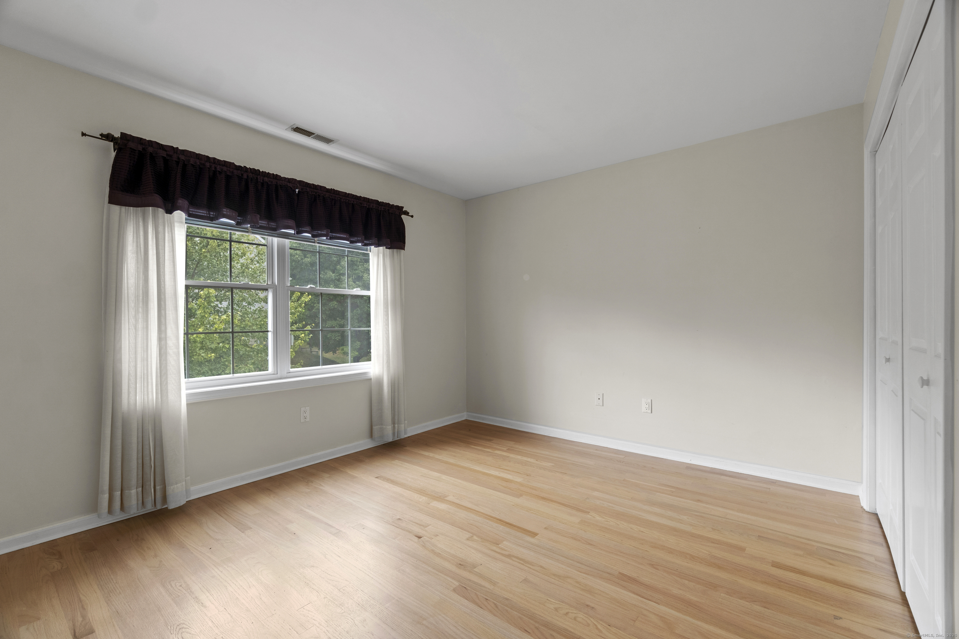 Danbury, Connecticut, 06811, United States, 2 Bedrooms Bedrooms, ,3 BathroomsBathrooms,Residential,For Sale,1932633