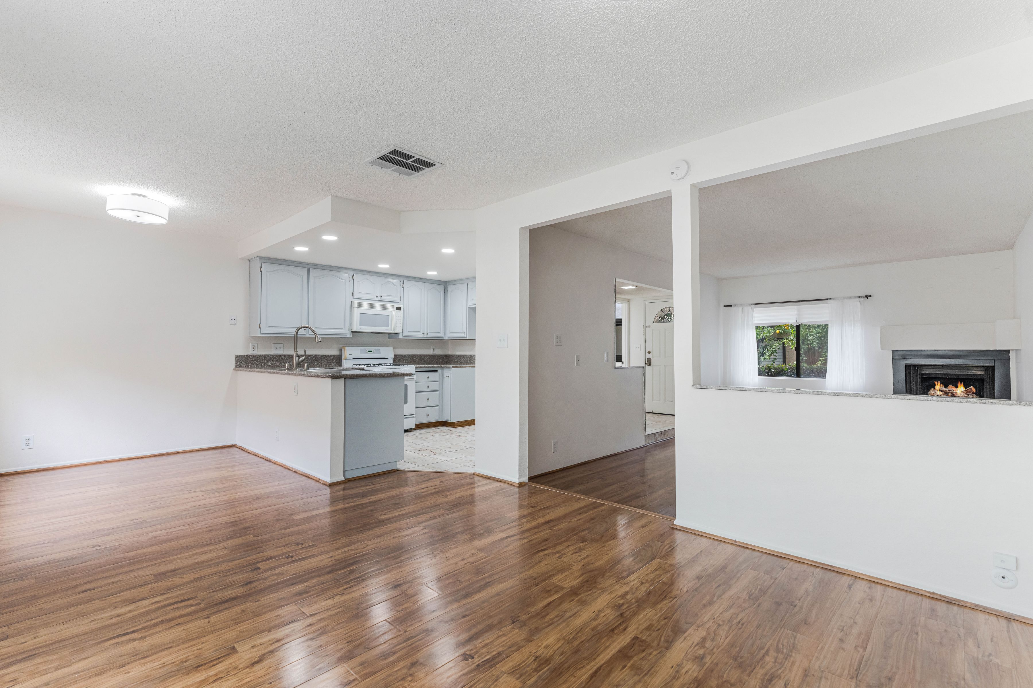  6746 Encino Avenue #2 - 物件實景