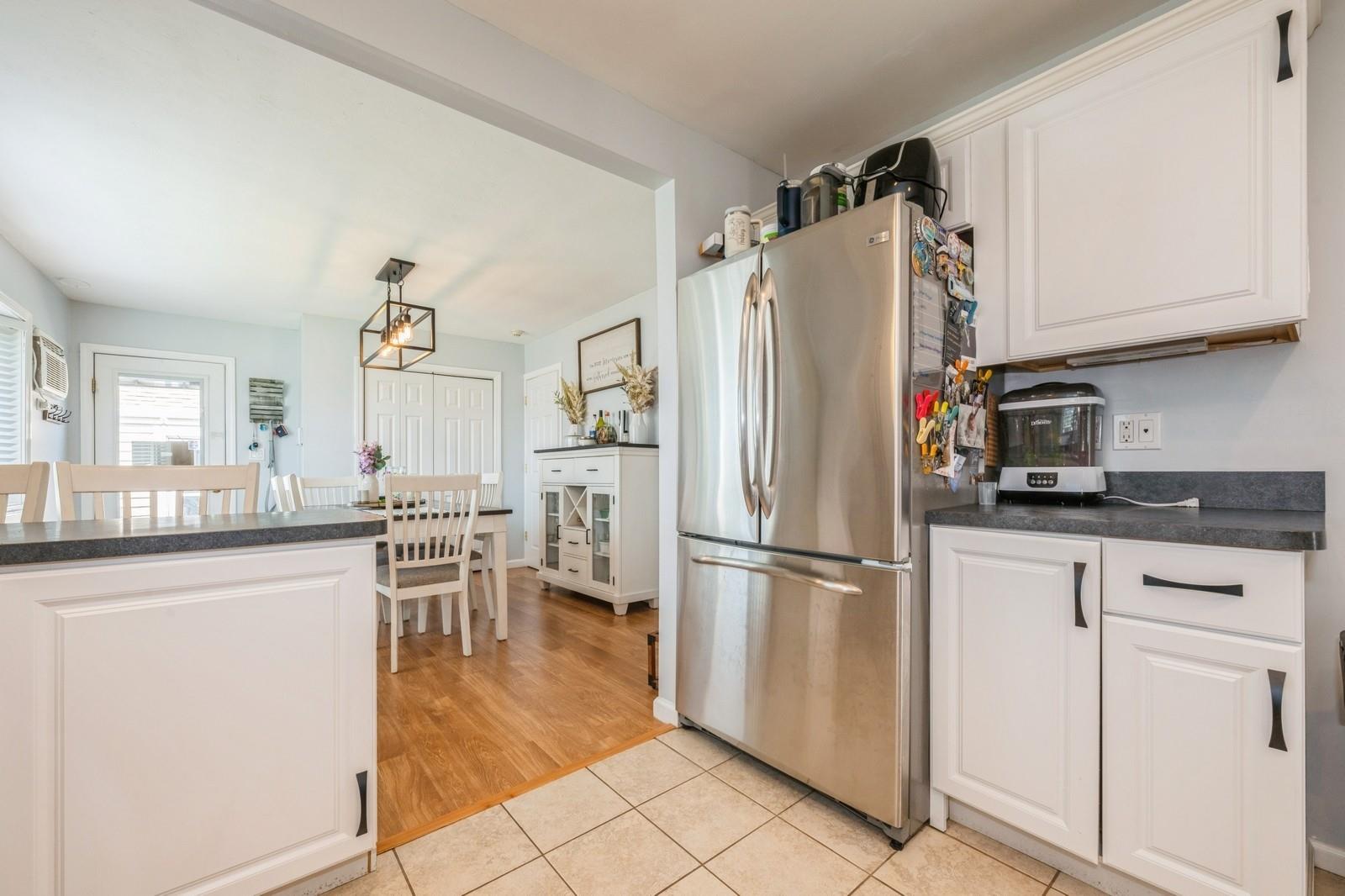 Lindenhurst, New York, 11757, United States, 2 Bedrooms Bedrooms, ,1 BathroomBathrooms,Residential,For Sale,1847928