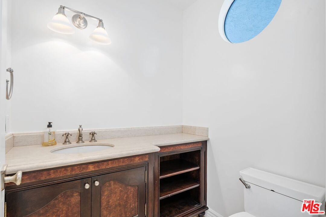 Pacific Palisades, California, 90272, United States, 2 Bedrooms Bedrooms, ,2 BathroomsBathrooms,Residential,For Sale,1991274