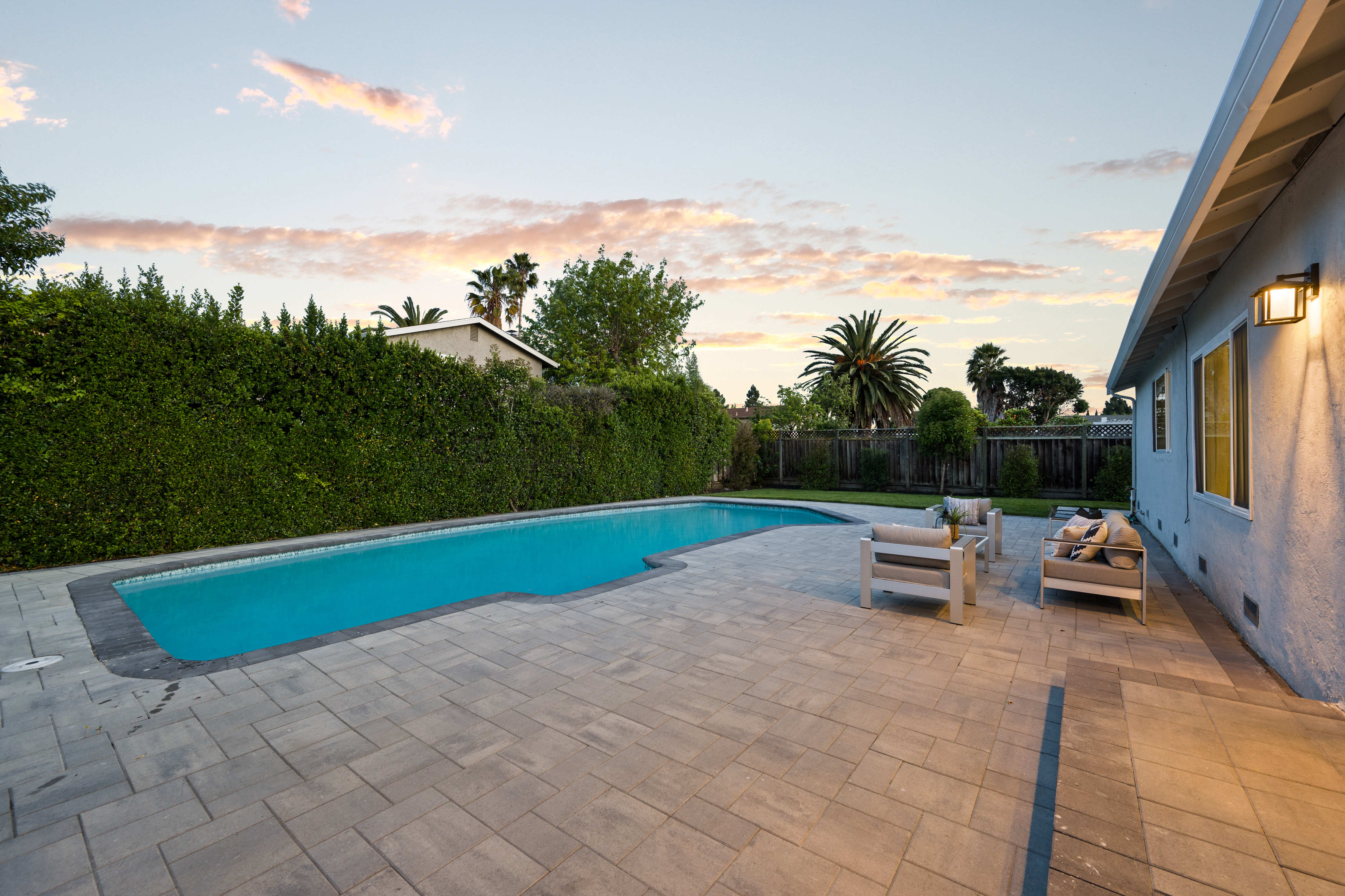  Exceptional Designer Remodel with Resort-Inspired Backyard Retreat - 物件實景