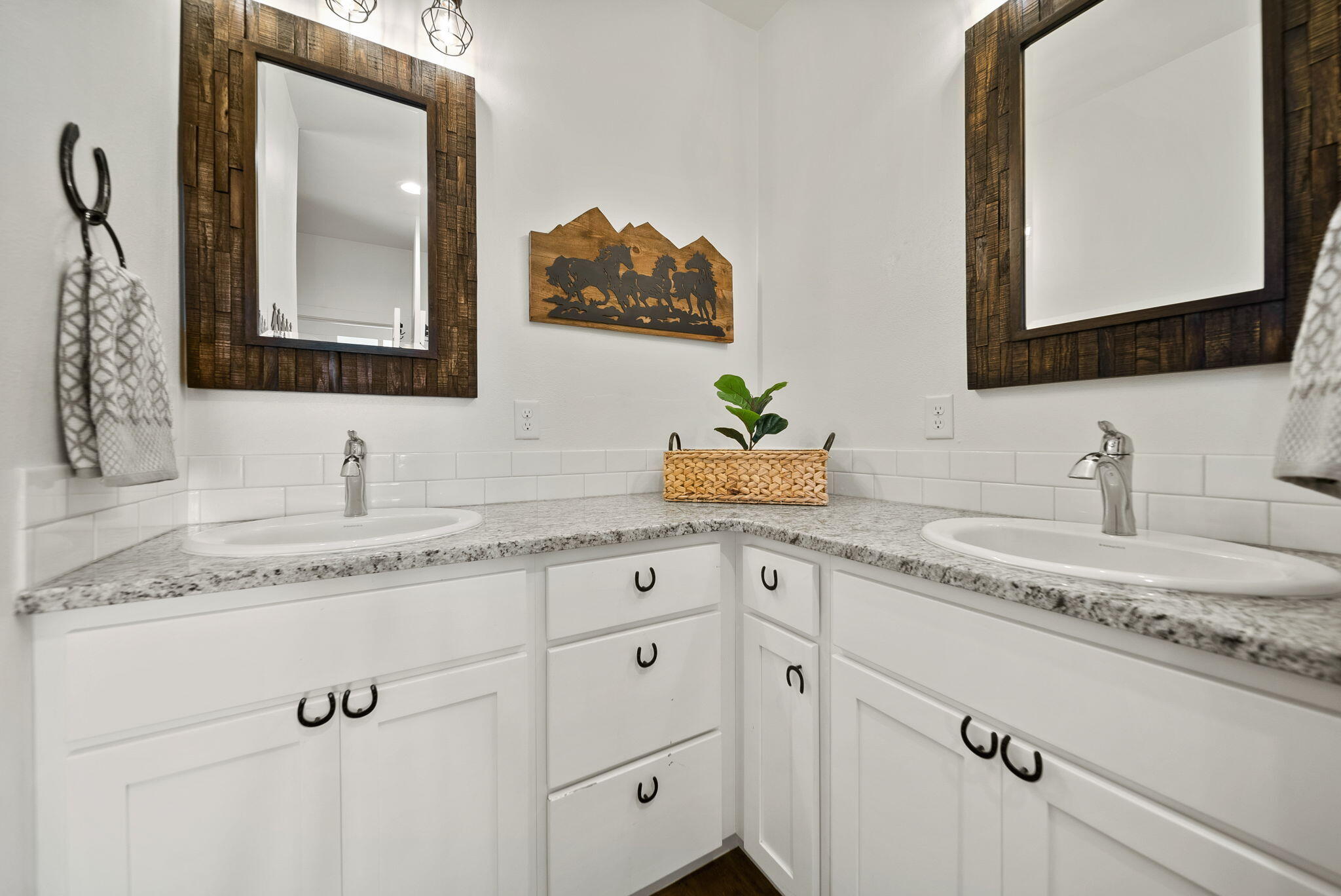 Prineville, Oregon, 97754, United States, 4 Bedrooms Bedrooms, ,3 BathroomsBathrooms,Residential,For Sale,1902068