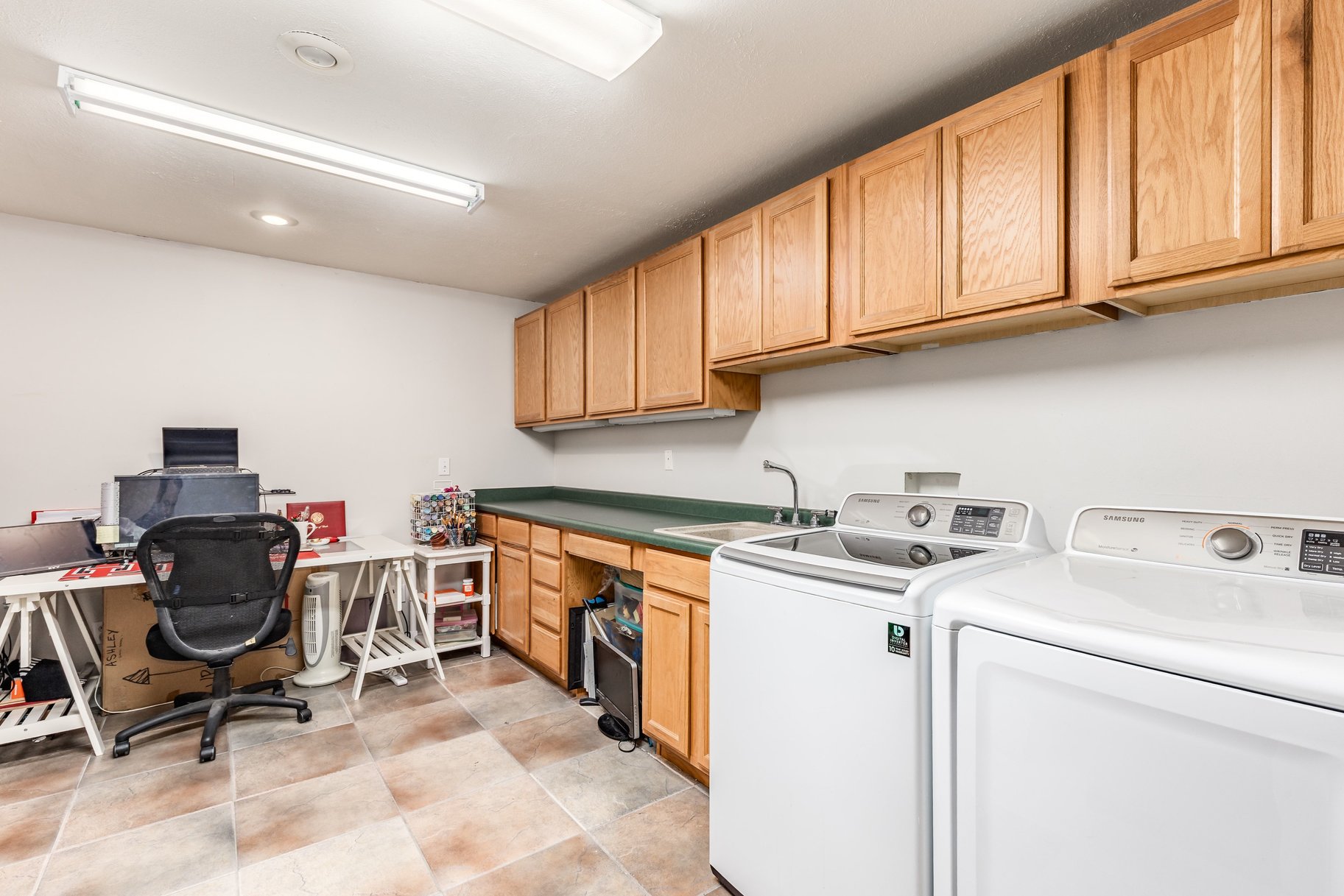  Your Perfect Townhome: Spacious Layout, Finished Basement & Relaxing Back Patio - 物件實景