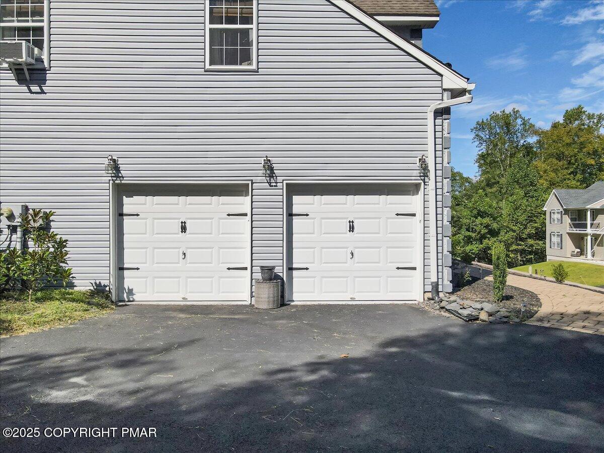 East Stroudsburg, Pennsylvania, 18302, United States, 5 Bedrooms Bedrooms, ,4 BathroomsBathrooms,Residential,For Sale,1980579