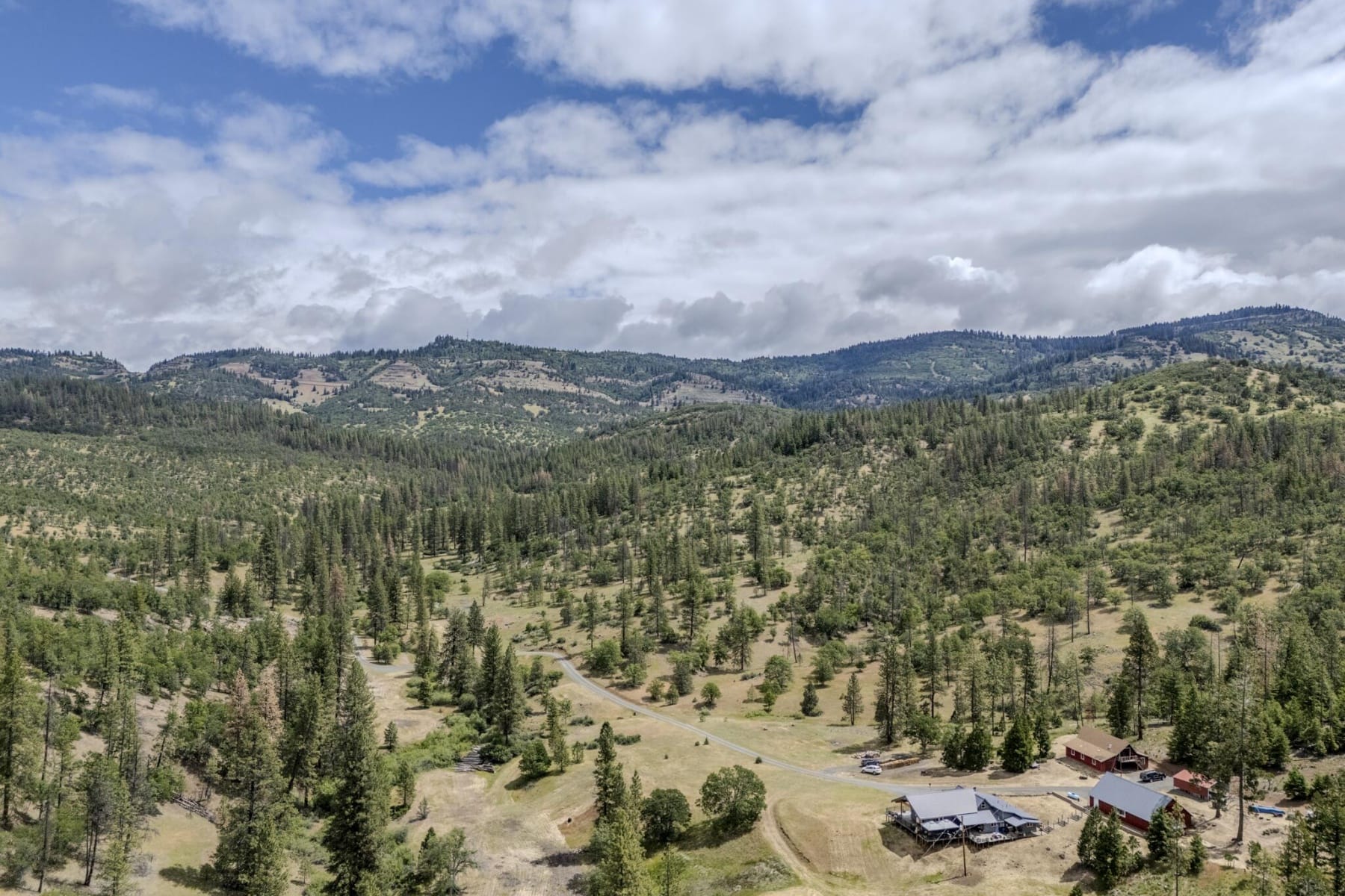  1969 Colestin Road Ashland, OR 97520 - 物件實景