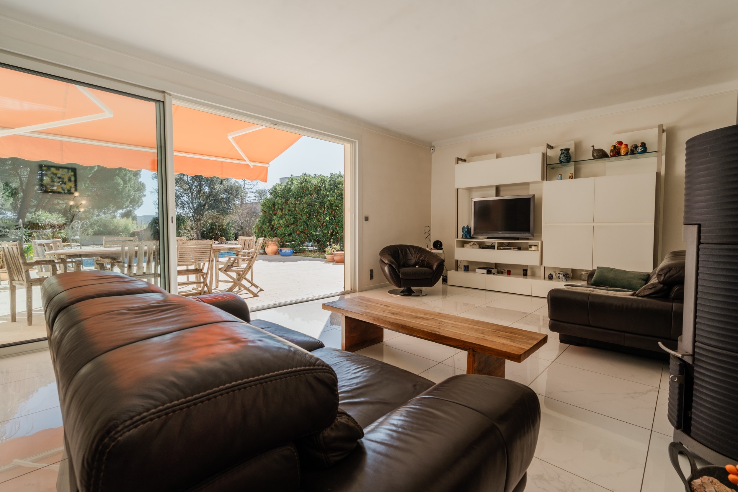  House with garden, swimming pool and garage in sought-after area - 物件實景