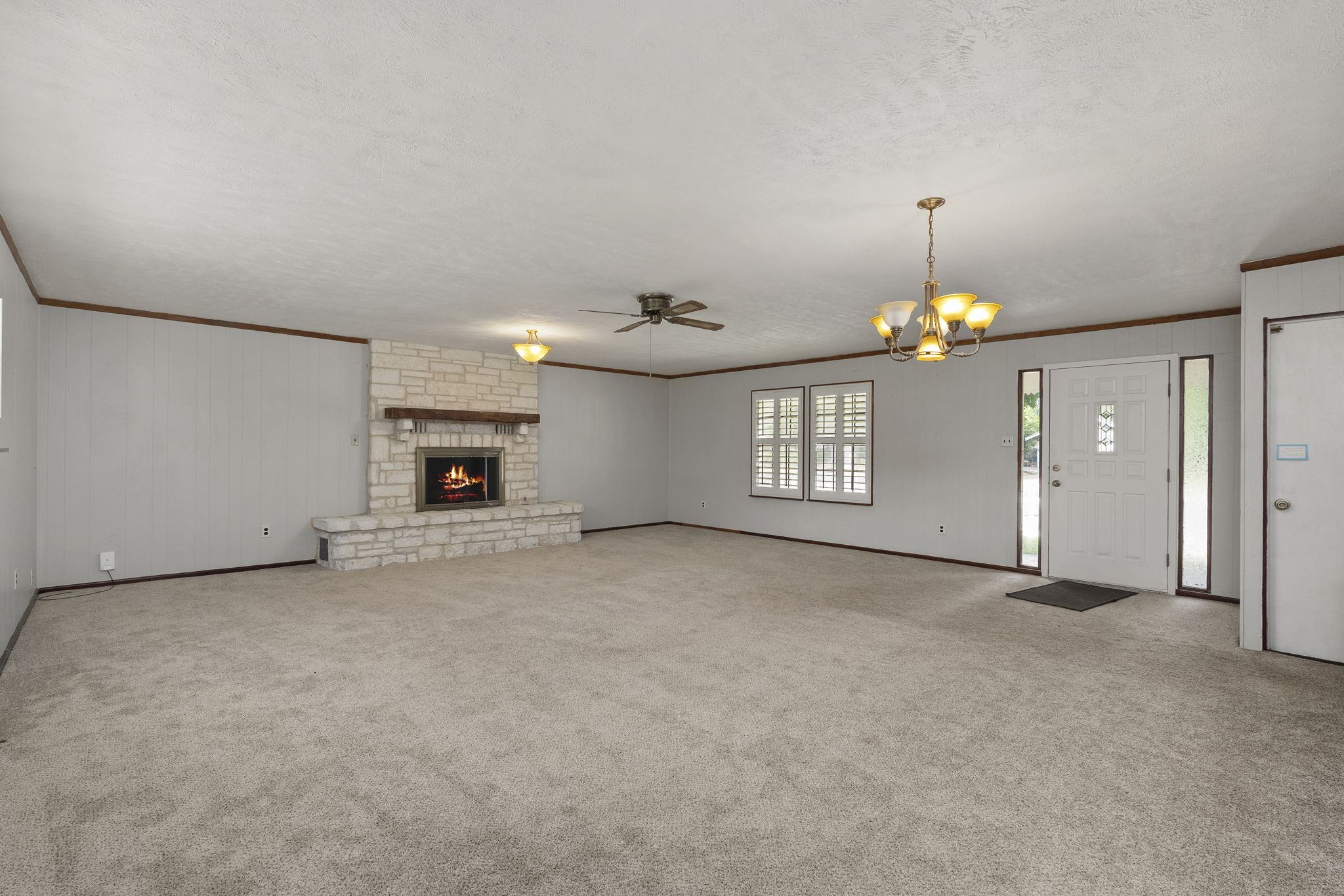  501 West Creek Street, Fredericksburg, TX 78624 - 物件實景