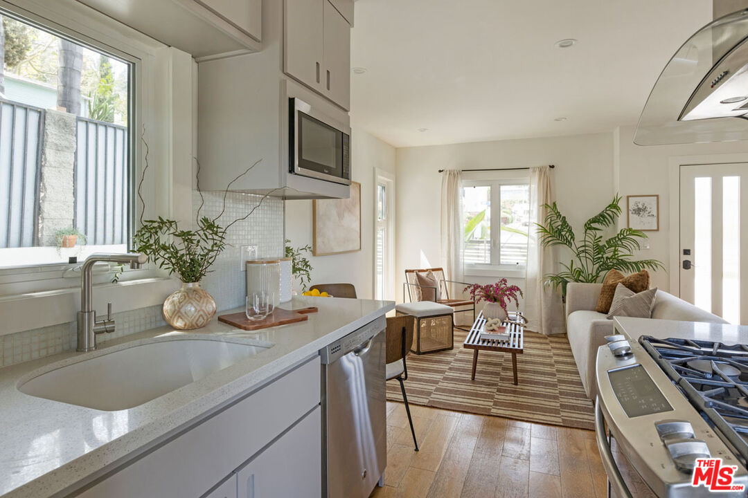 Los Angeles, California, 90042, United States, 1 Bedroom Bedrooms, ,2 BathroomsBathrooms,Residential,For Sale,1828163