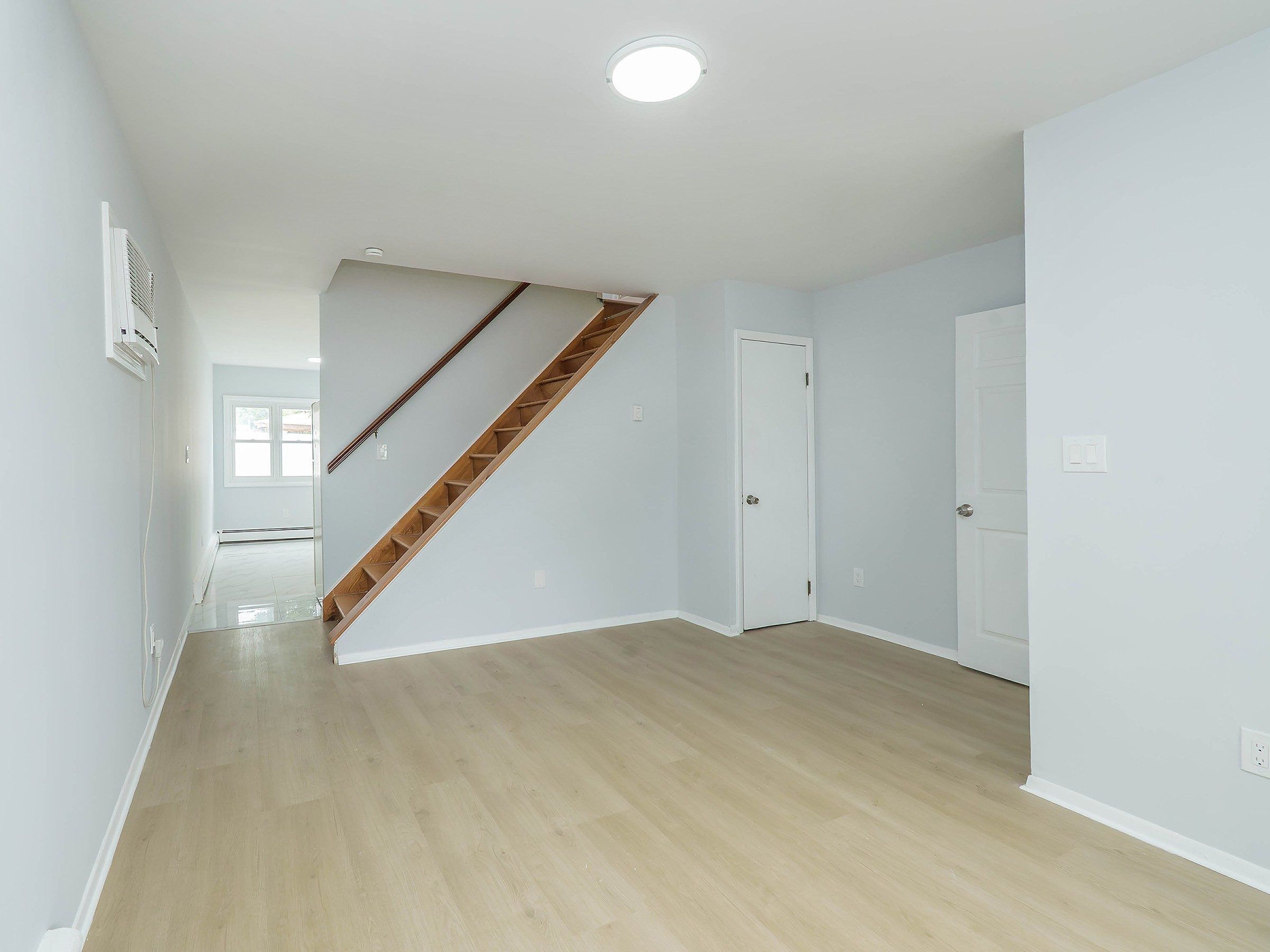  61 Kingfisher Road, Levittown, NY, 11756 - 物件實景