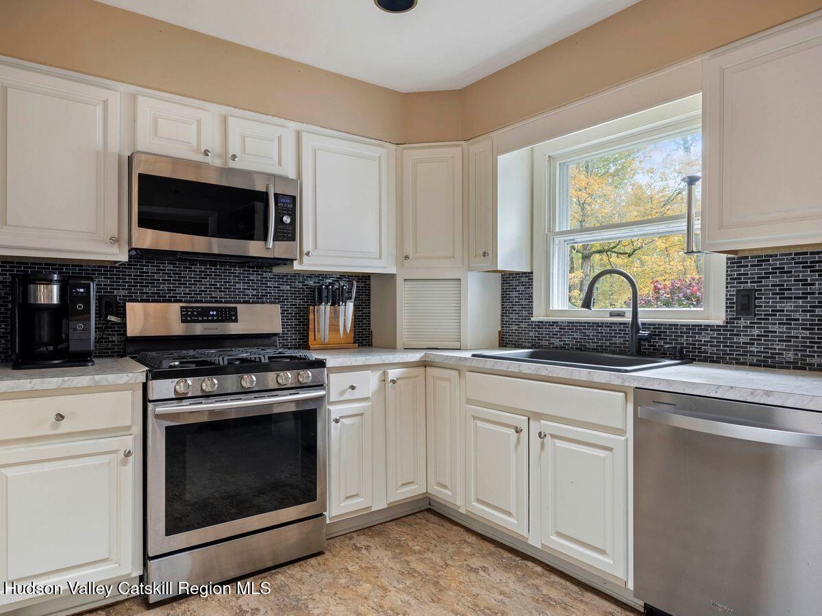 Gardiner, New York, 12525, United States, 3 Bedrooms Bedrooms, ,2 BathroomsBathrooms,Residential,For Sale,1968817