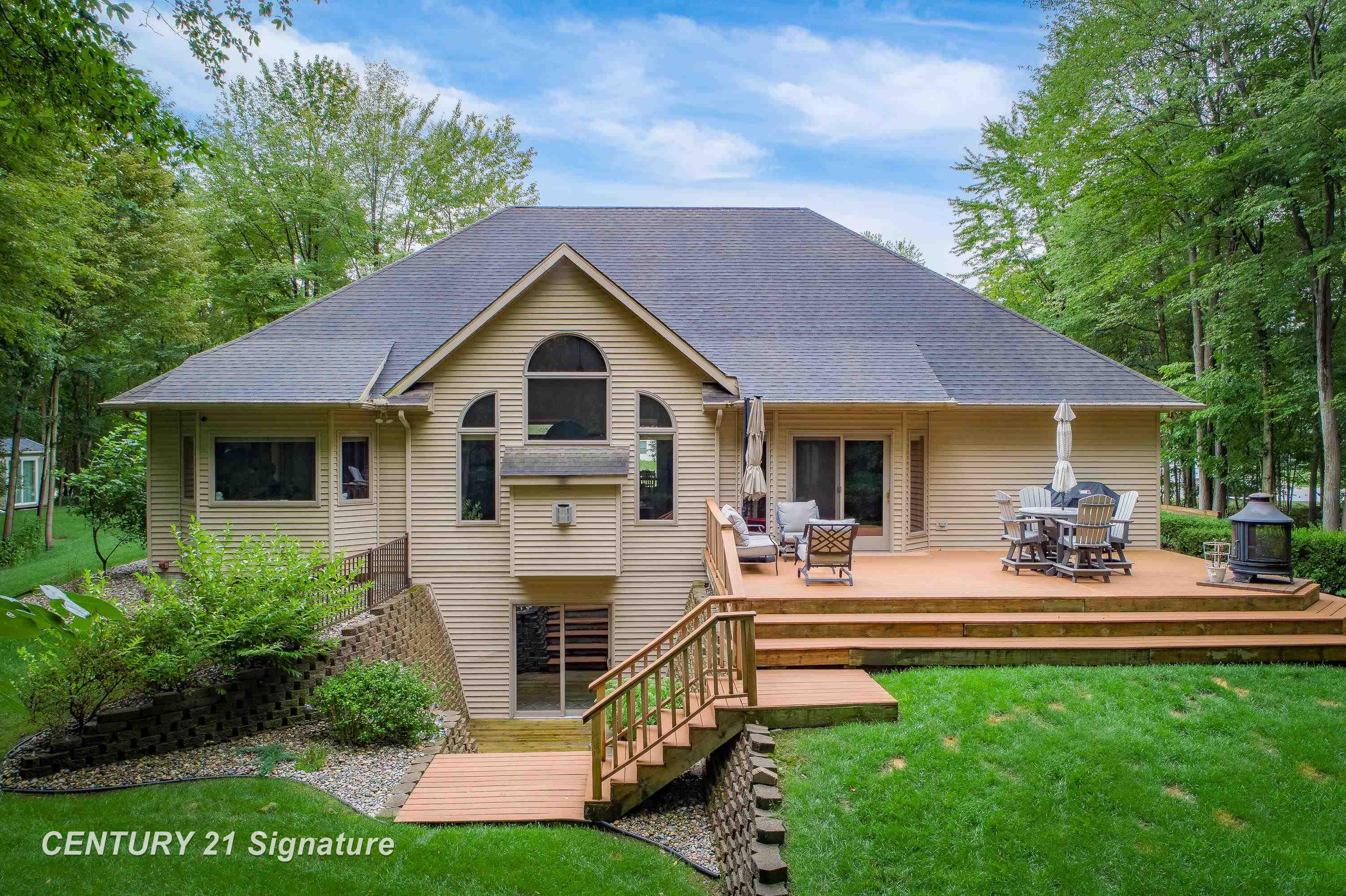 Midland, Michigan, 48642, United States, 4 Bedrooms Bedrooms, ,4 BathroomsBathrooms,Residential,For Sale,1981161