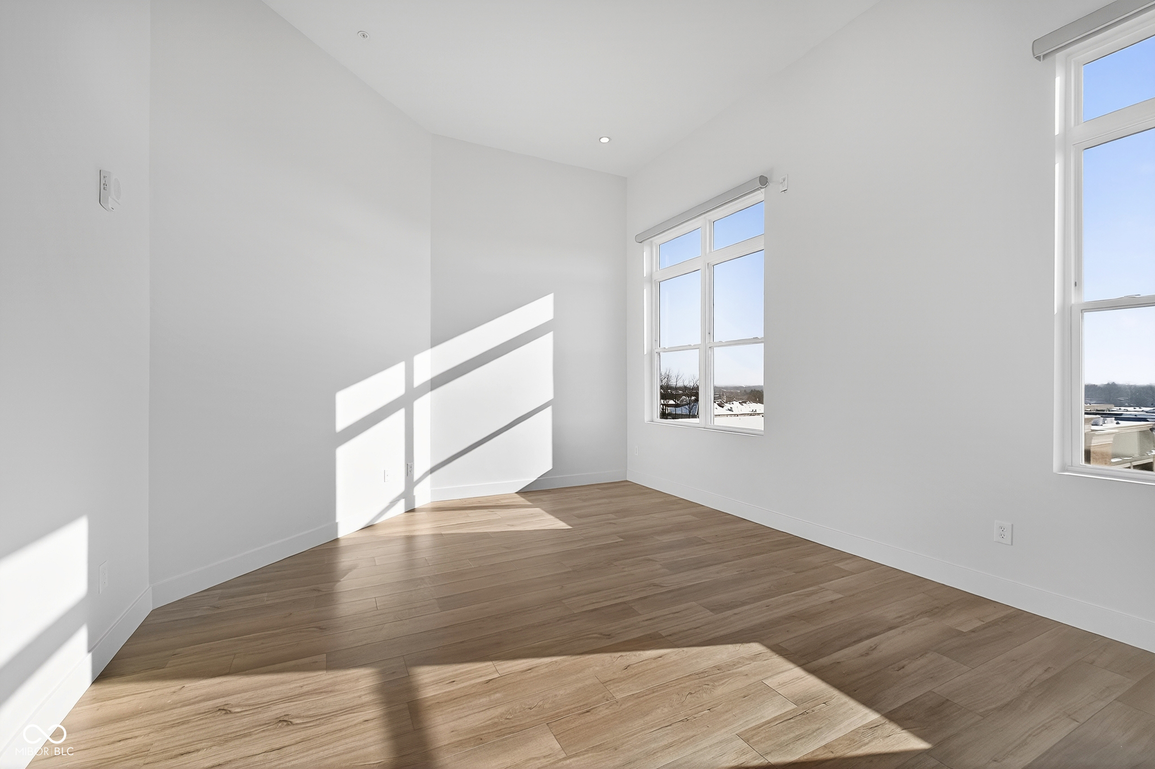 Carmel, Indiana, 46032, United States, 2 Bedrooms Bedrooms, ,3 BathroomsBathrooms,Residential,For Sale,1982806