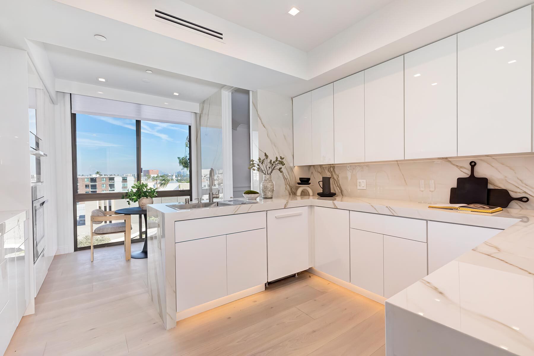  300 North Swall Drive - 物件實景