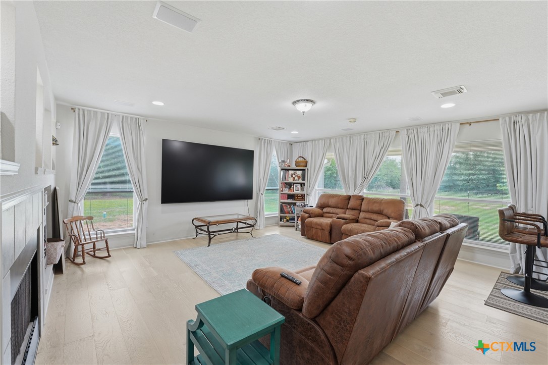 Seguin, Texas, 78155, United States, 5 Bedrooms Bedrooms, ,3 BathroomsBathrooms,Residential,For Sale,2049422