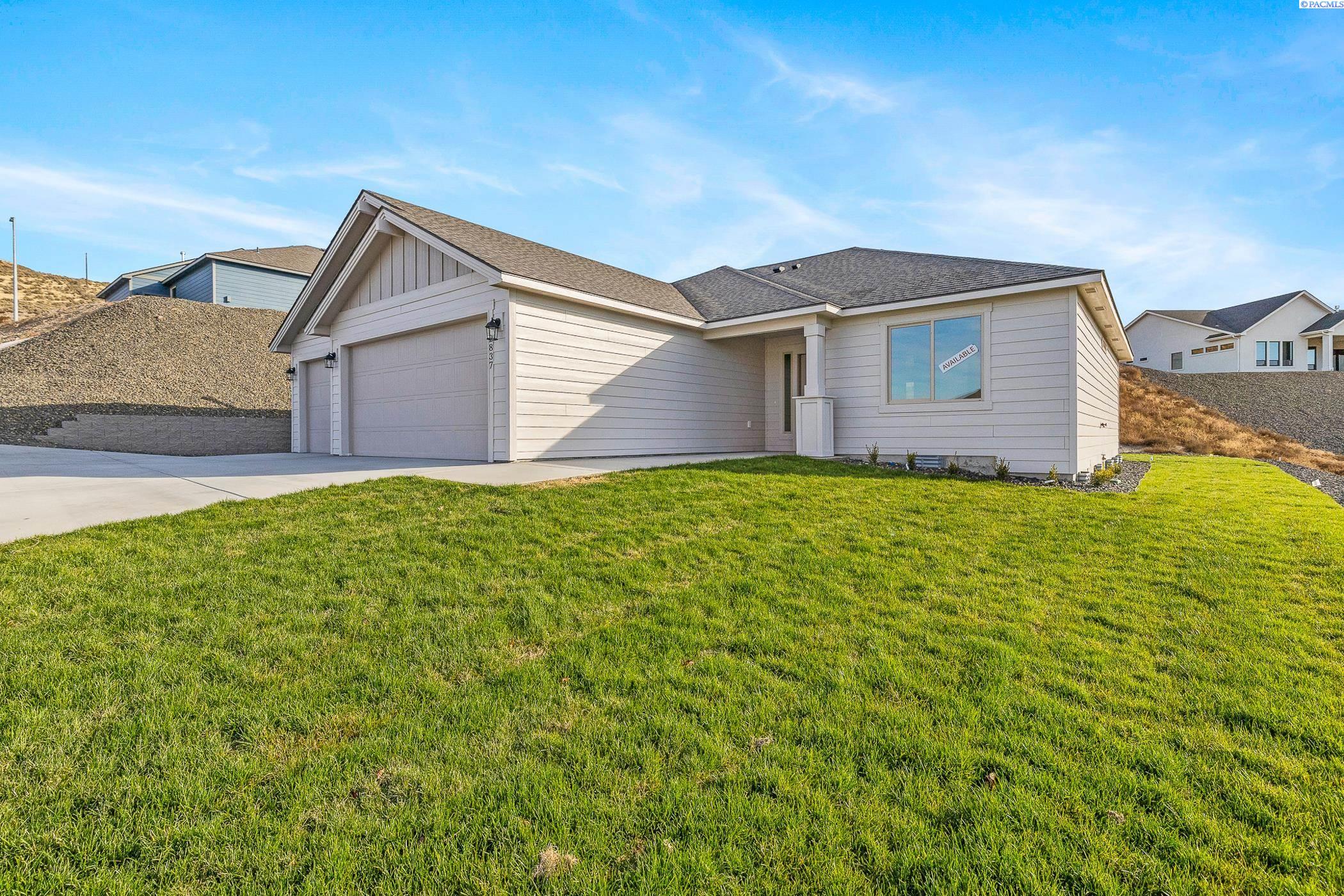 Kennewick, Washington, 99338, United States, 3 Bedrooms Bedrooms, ,1 BathroomBathrooms,Residential,For Sale,1969367