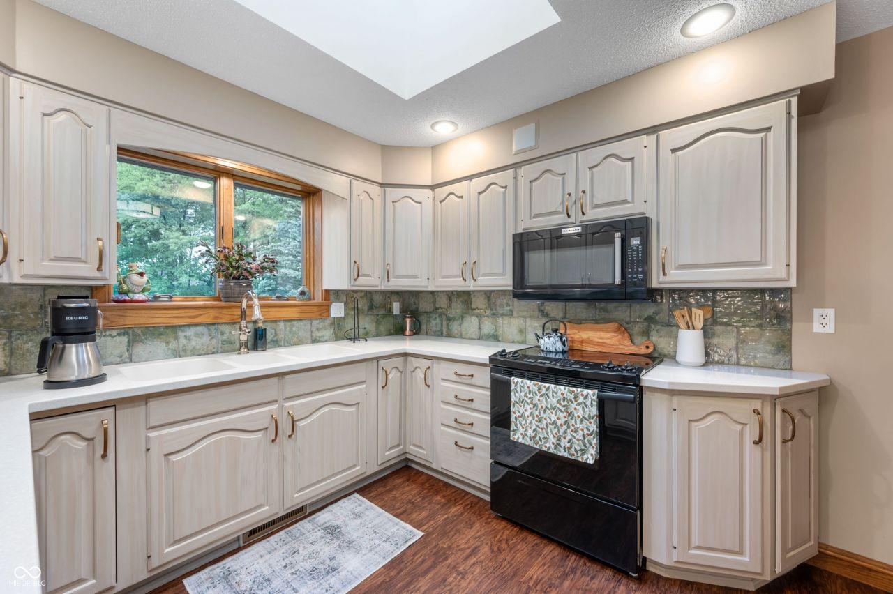 Muncie, Indiana, 47304, United States, 4 Bedrooms Bedrooms, ,5 BathroomsBathrooms,Residential,For Sale,1828305