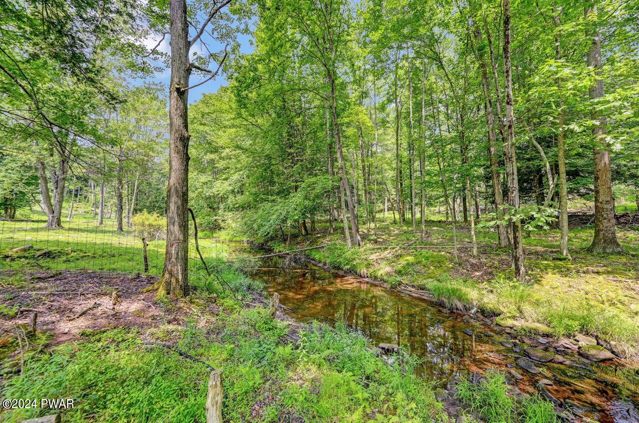 Hawley, Pennsylvania, 18428, United States, 5 Bedrooms Bedrooms, ,4 BathroomsBathrooms,Residential,For Sale,1979290