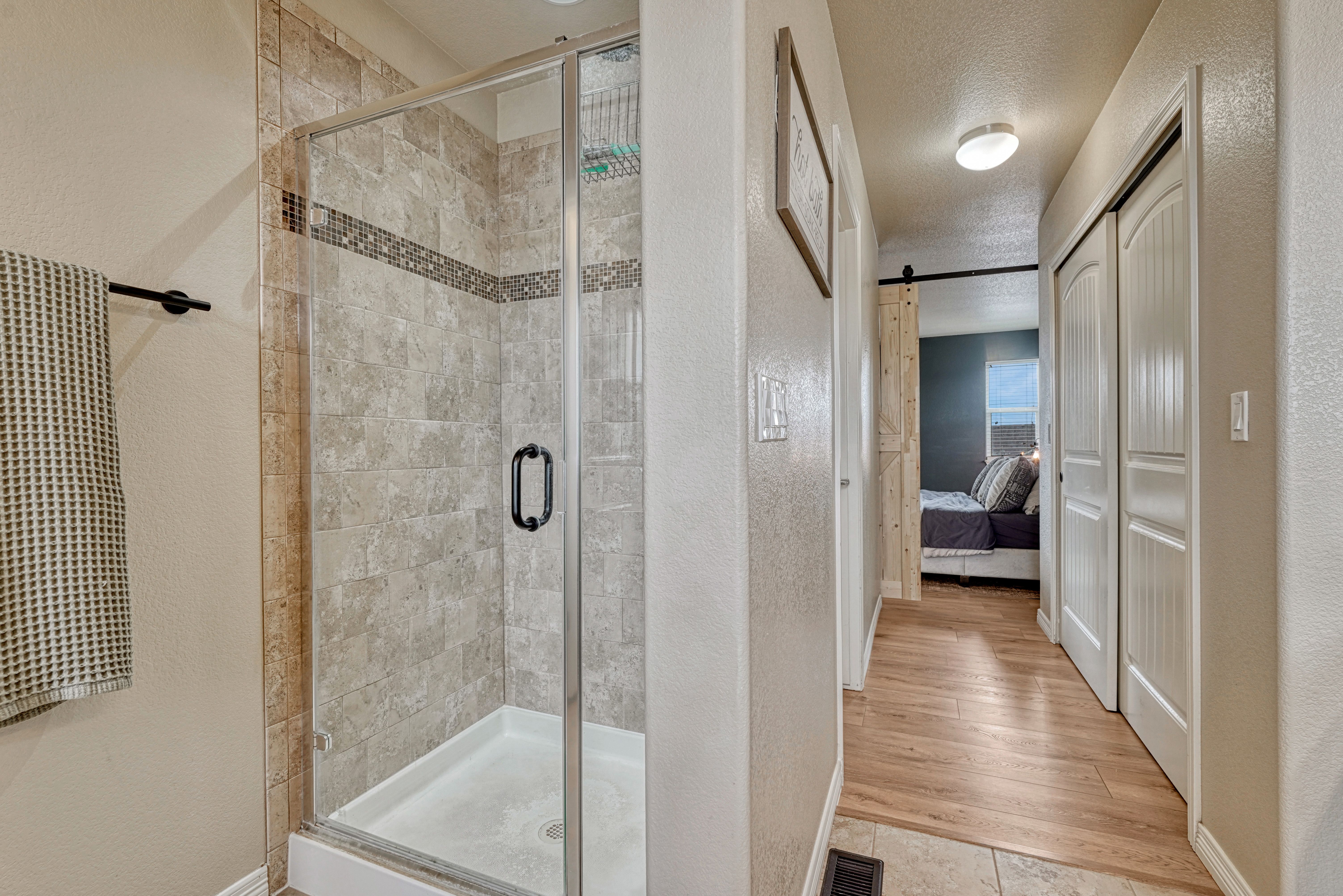  Exceptionally Updated Residence in The Meadows at Lorson Ranch - 物件實景