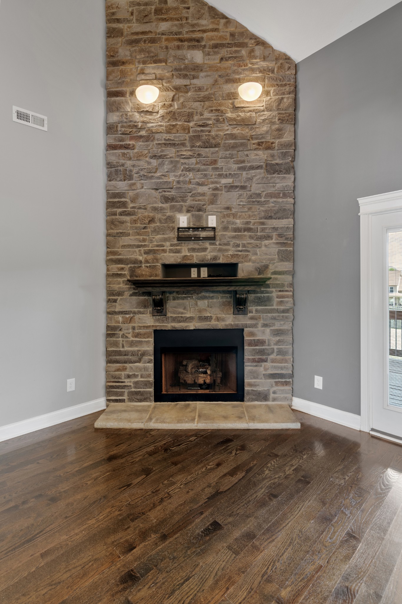 Clarksville, Tennessee, 37043, United States, 5 Bedrooms Bedrooms, ,4 BathroomsBathrooms,Residential,For Sale,1975936