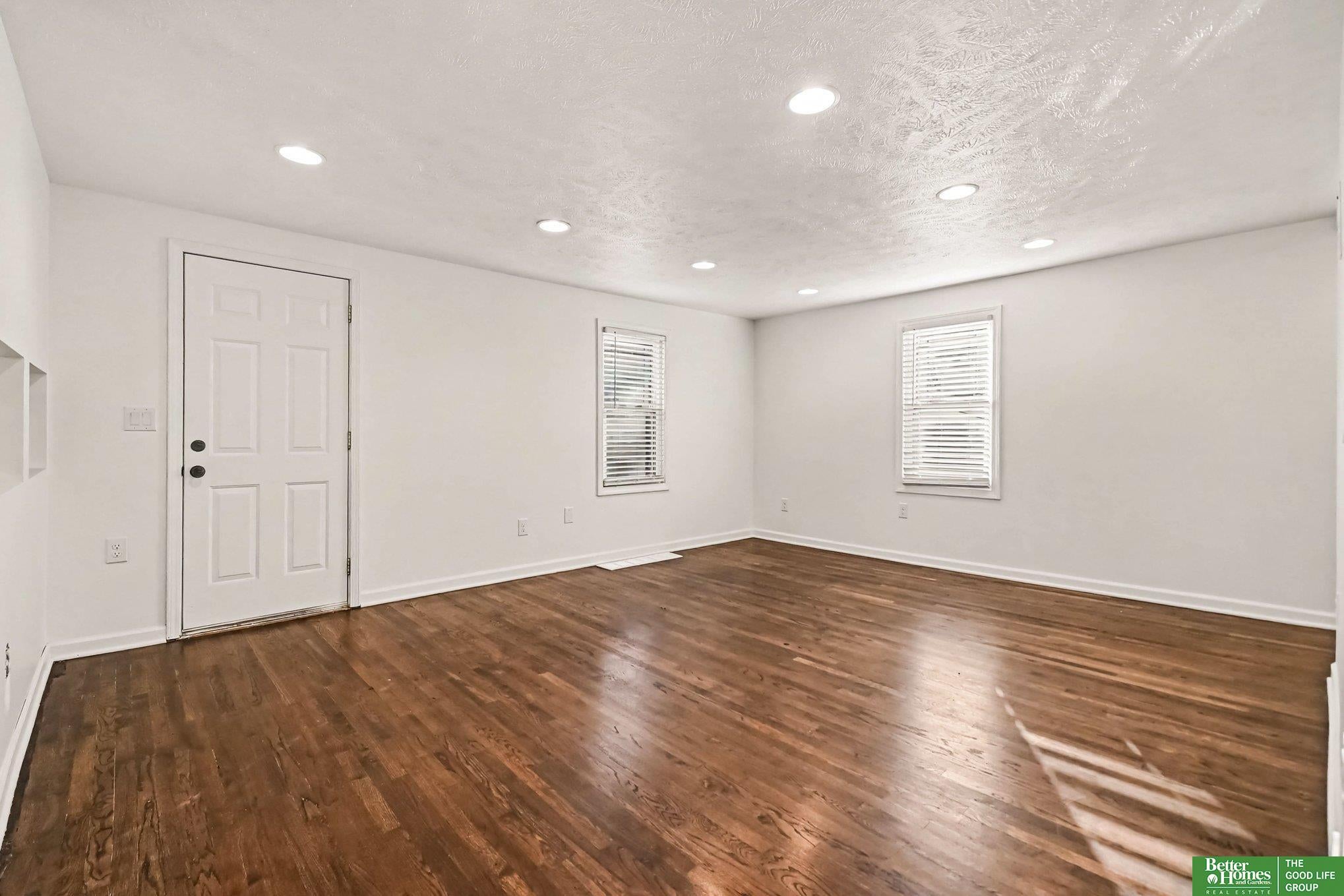 Elm St, Louisville, NE 68037