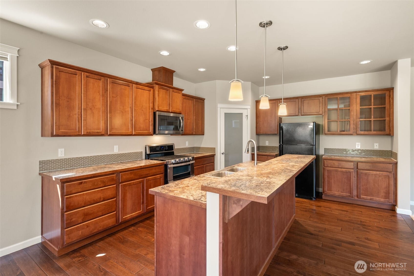 Puyallup, Washington, 98374, United States, 4 Bedrooms Bedrooms, ,3 BathroomsBathrooms,Residential,For Sale,1903446
