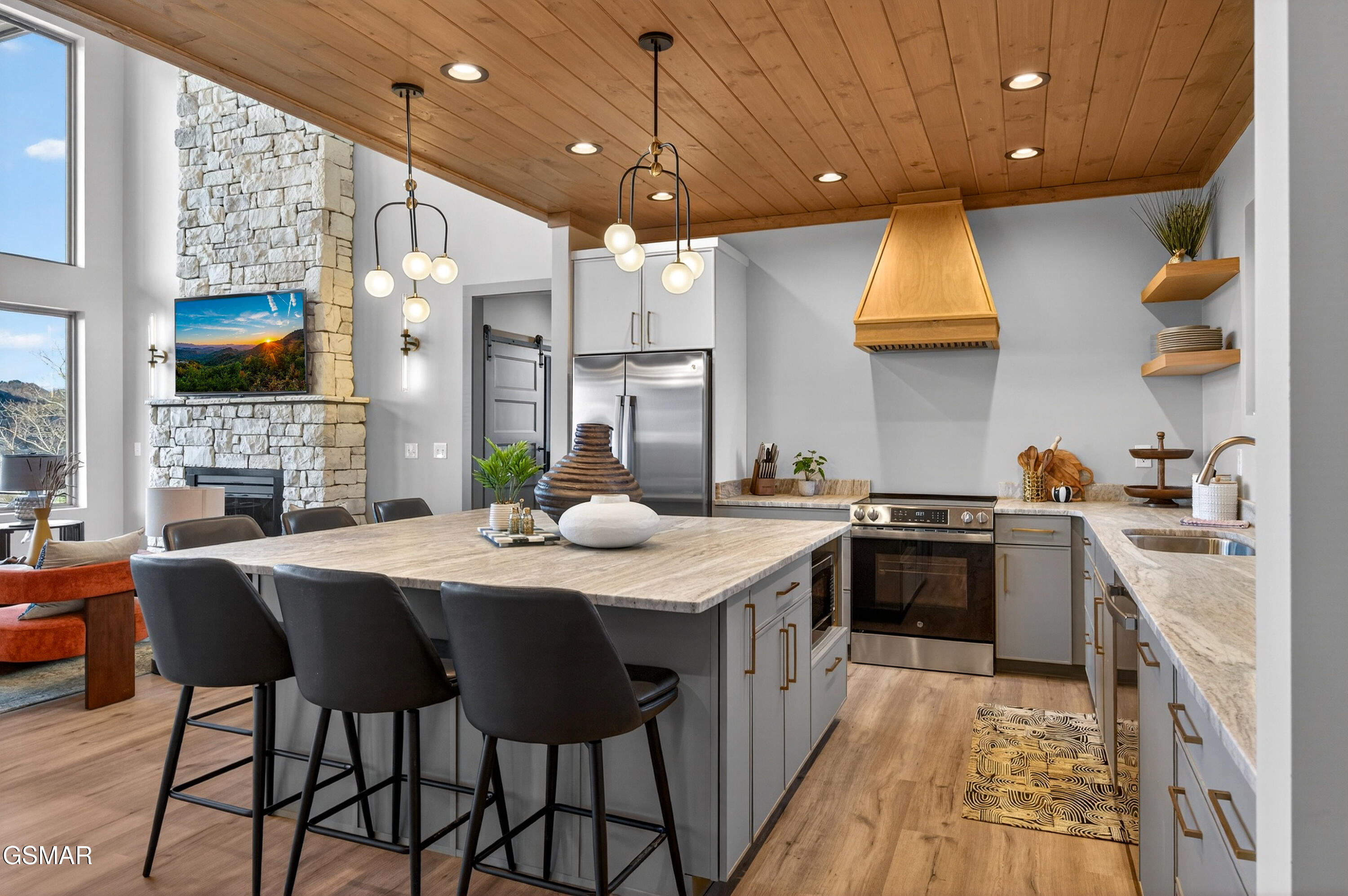 Sevierville, Tennessee, 37862, United States, 5 Bedrooms Bedrooms, ,7 BathroomsBathrooms,Residential,For Sale,2008149