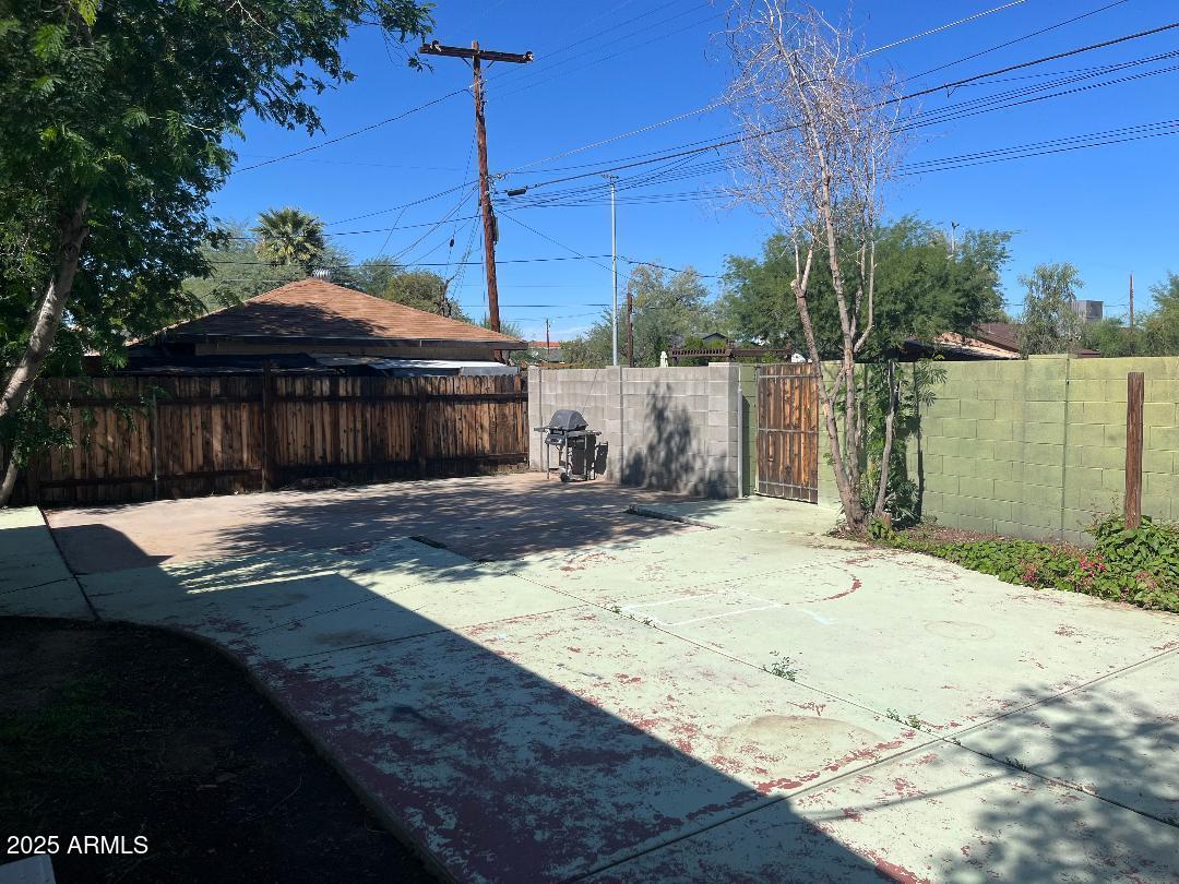 Phoenix, Arizona, 85014, United States, 3 Bedrooms Bedrooms, ,3 BathroomsBathrooms,Residential,For Sale,1985415